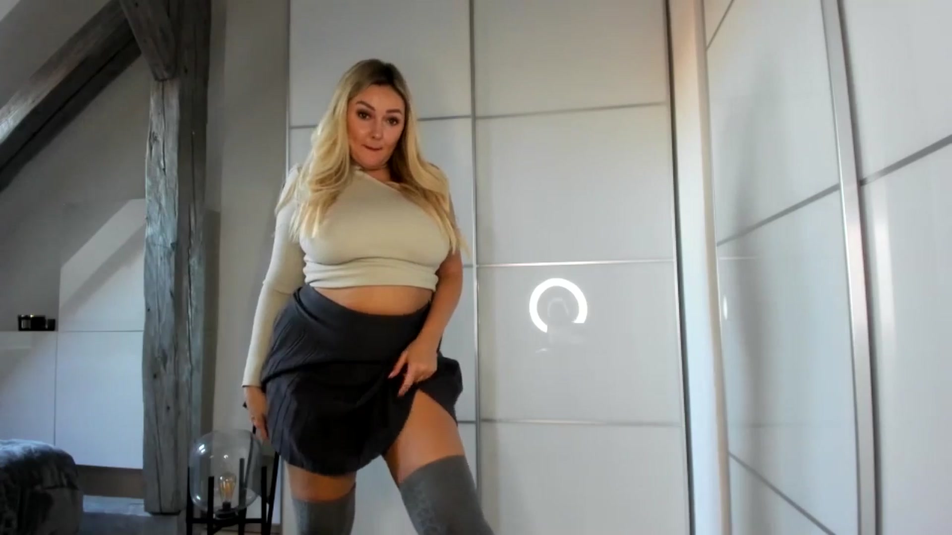 Gallery image thumbnail from Mi_Ha's myfreecams stream on, 11/07/2025, 17:15 image 3 of 20