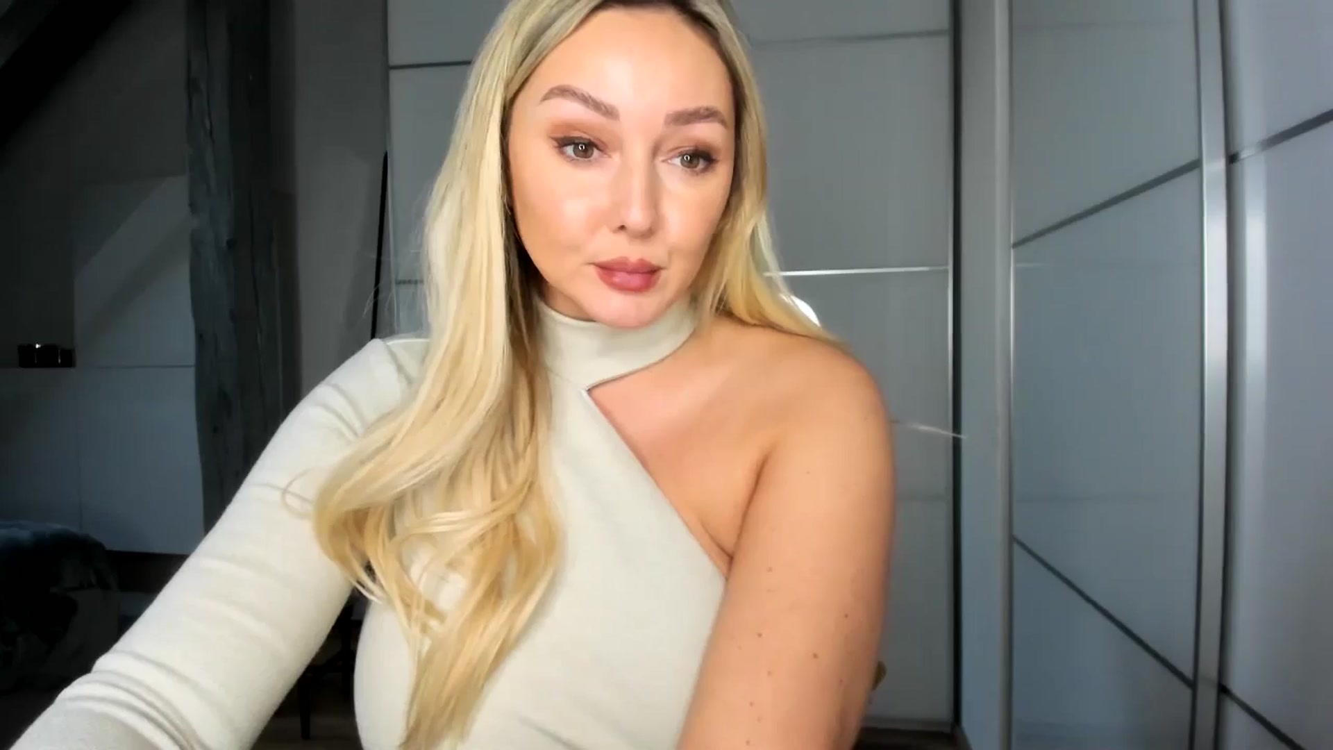 Gallery image thumbnail from Mi_Ha's myfreecams stream on, 11/07/2025, 17:15 image 8 of 20
