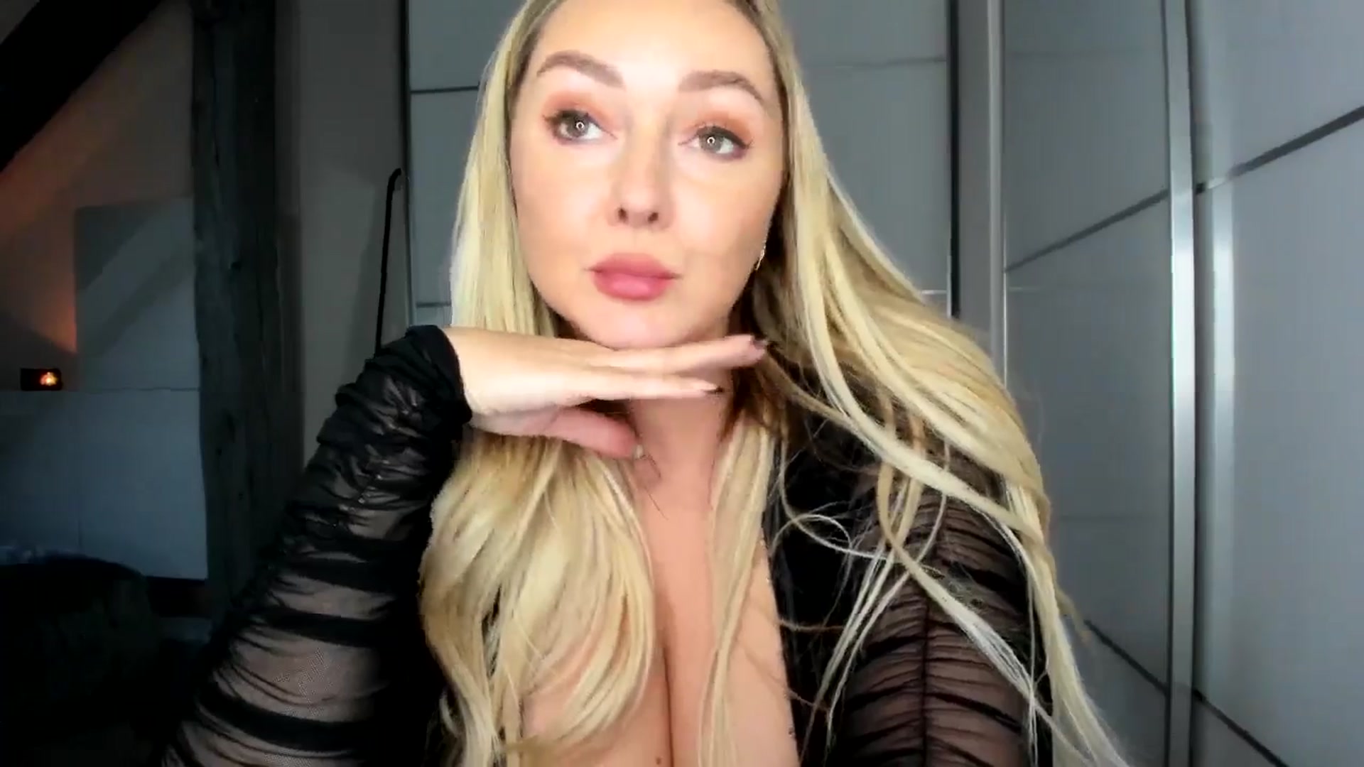 Gallery image thumbnail from Mi_Ha's myfreecams stream on, 11/08/2025, 15:39 image 18 of 20