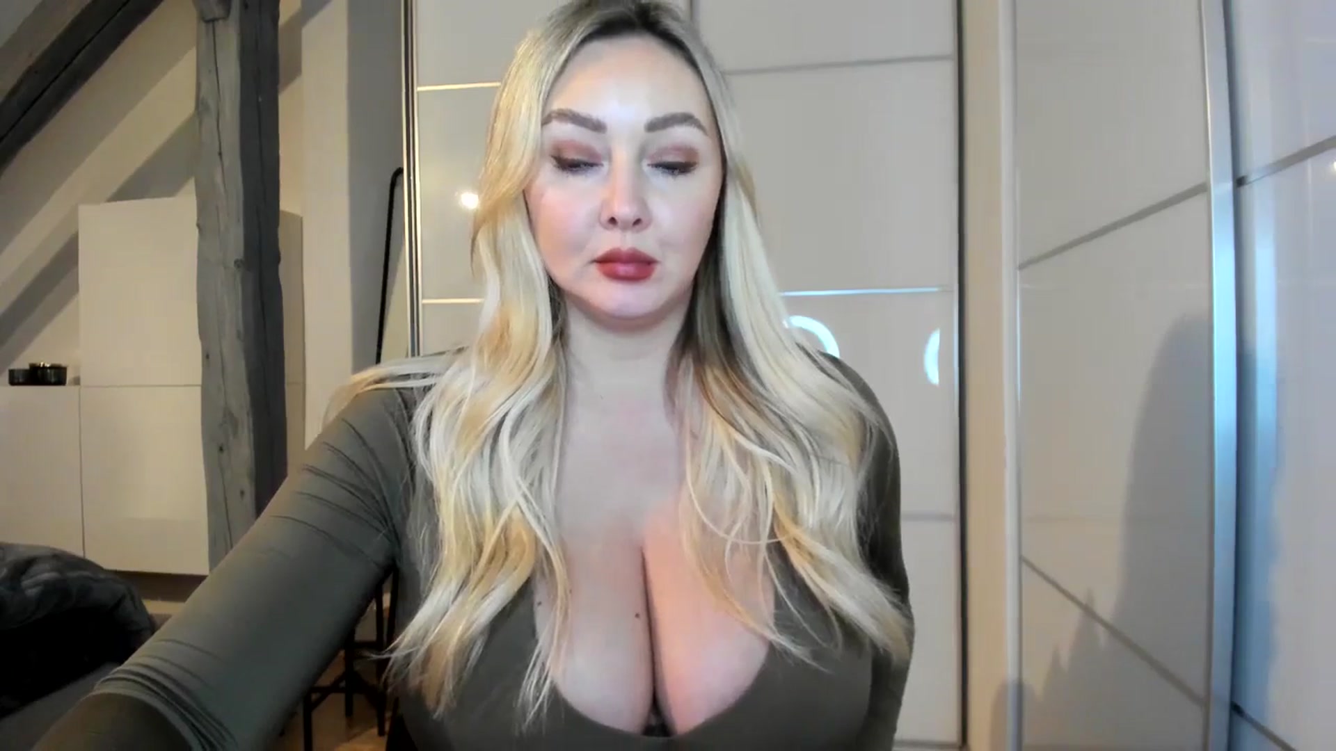 Gallery image thumbnail from Mi_Ha's myfreecams stream on, 11/10/2025, 21:32 image 7 of 20