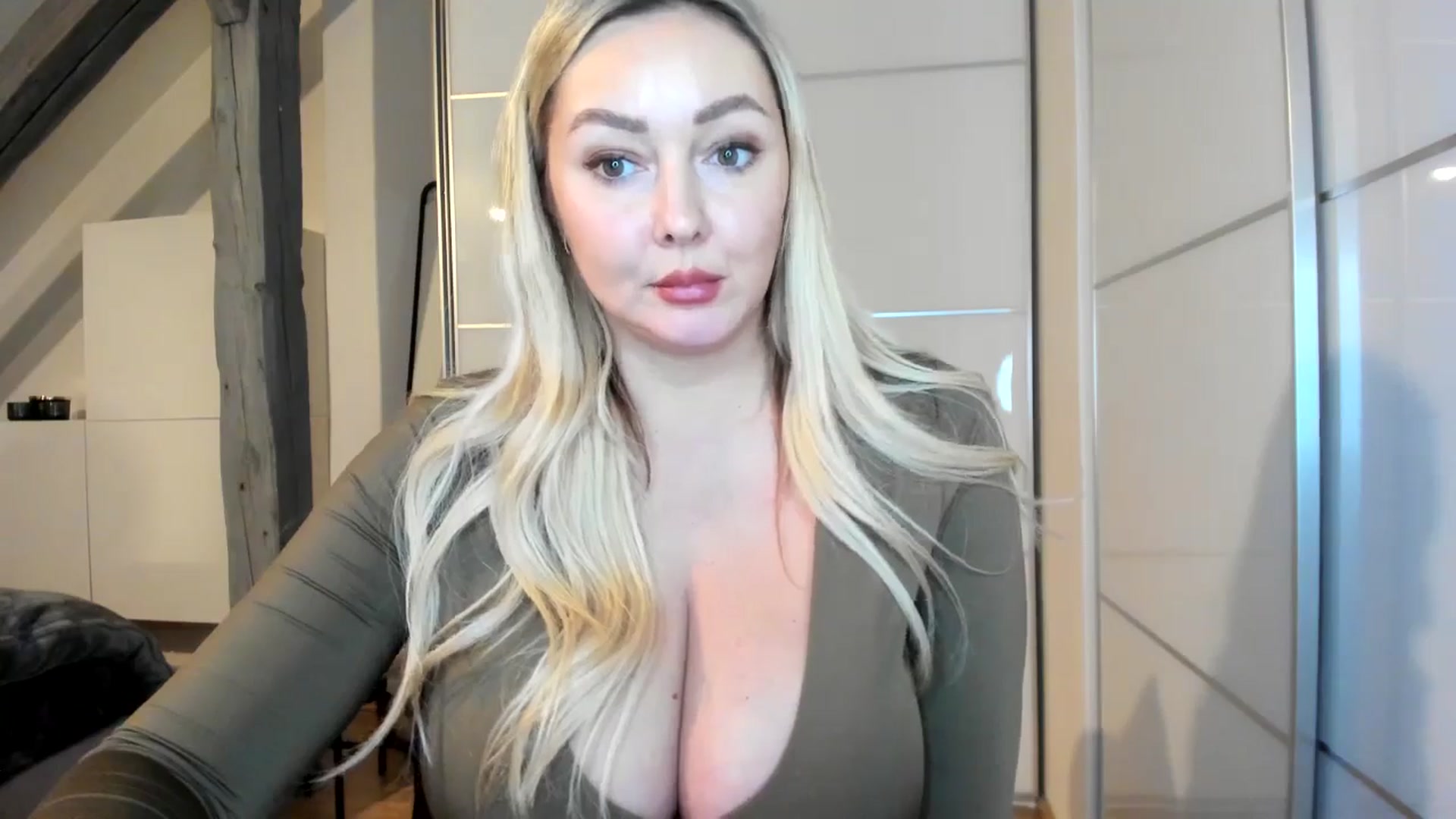 Gallery image thumbnail from Mi_Ha's myfreecams stream on, 11/10/2025, 22:37 image 7 of 20