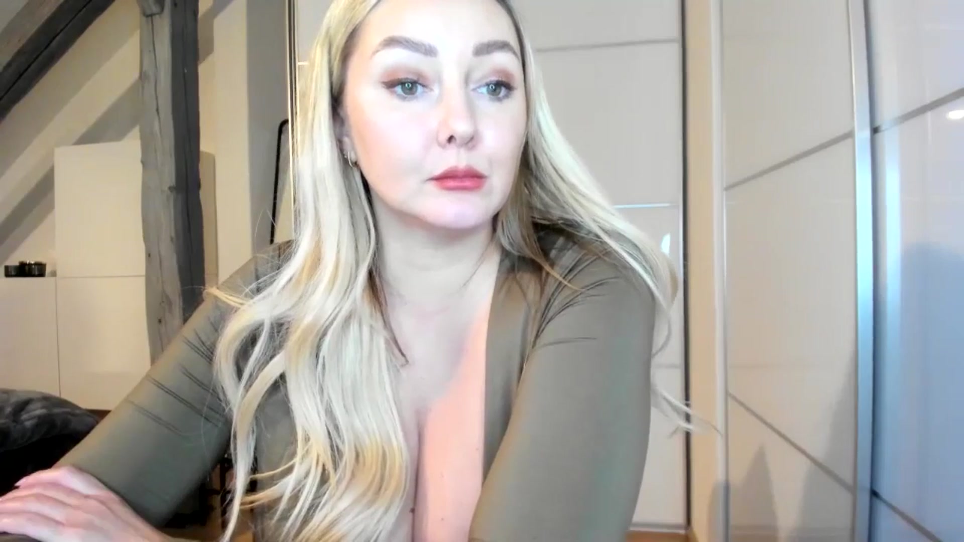 Gallery image thumbnail from Mi_Ha's myfreecams stream on, 11/10/2025, 22:37 image 9 of 20