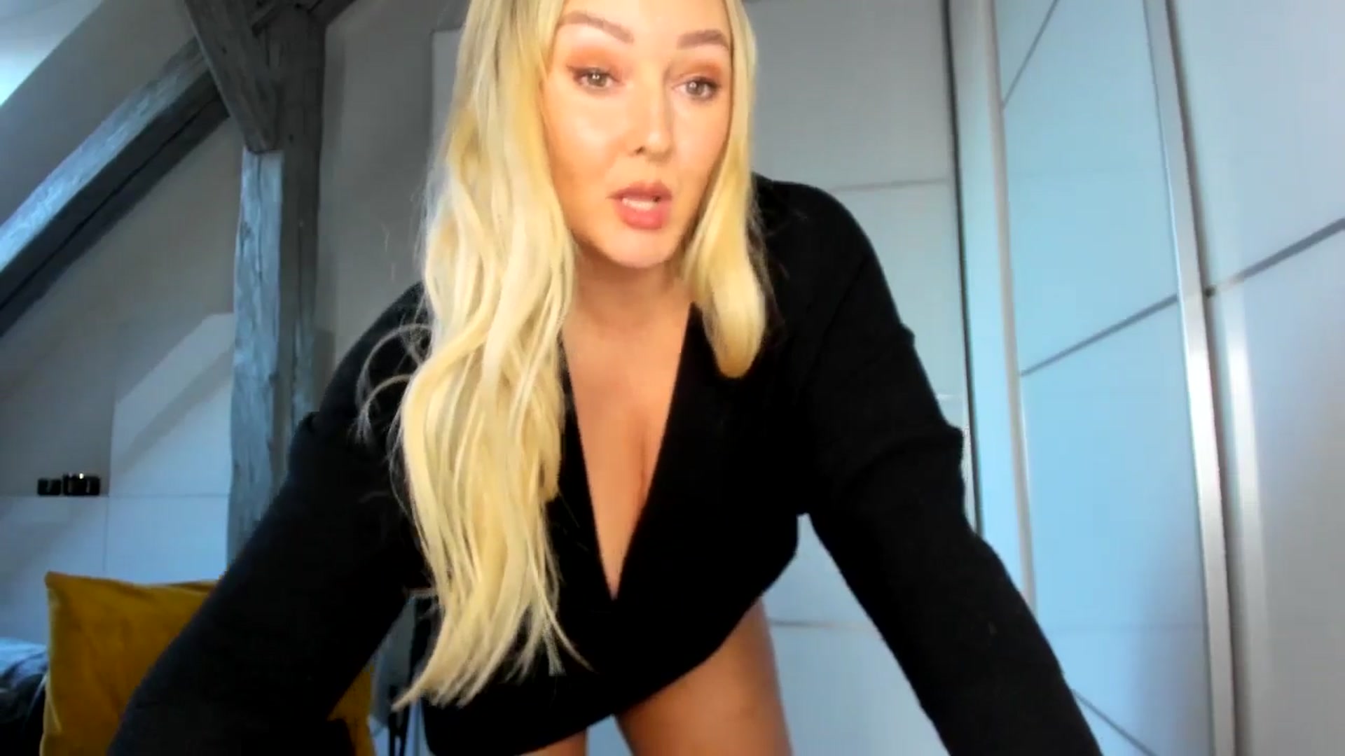 Gallery image thumbnail from Mi_Ha's myfreecams stream on, 11/11/2025, 16:00 image 6 of 20