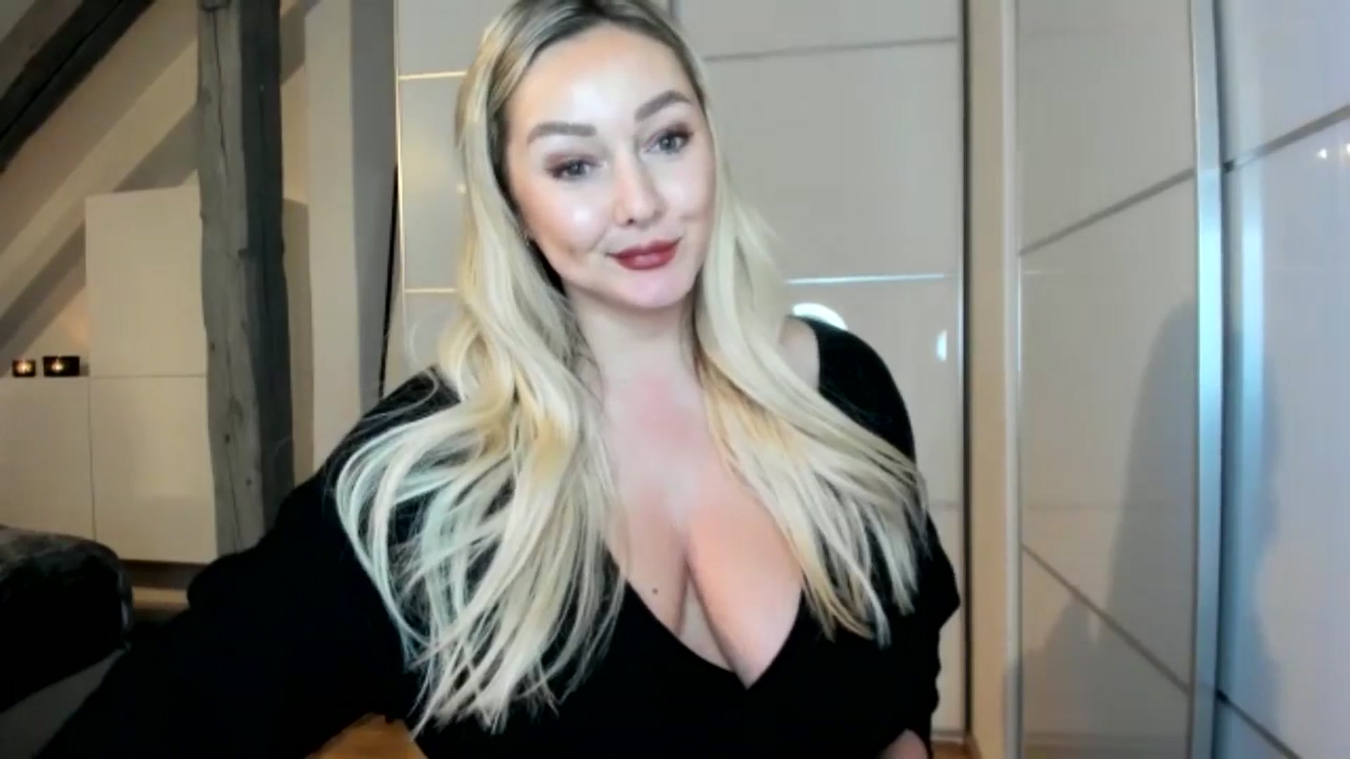 Gallery image thumbnail from Mi_Ha's myfreecams stream on, 11/11/2025, 21:27 image 8 of 20