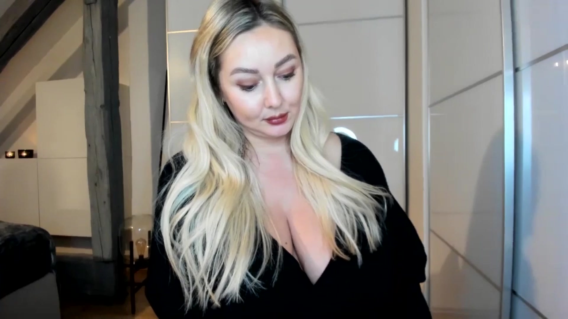 Gallery image thumbnail from Mi_Ha's myfreecams stream on, 11/11/2025, 21:27 image 10 of 20