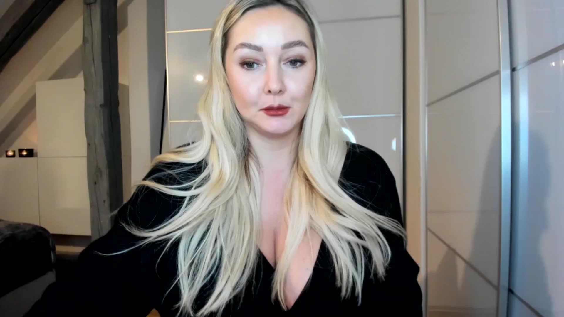 Gallery image thumbnail from Mi_Ha's myfreecams stream on, 11/11/2025, 21:27 image 17 of 20