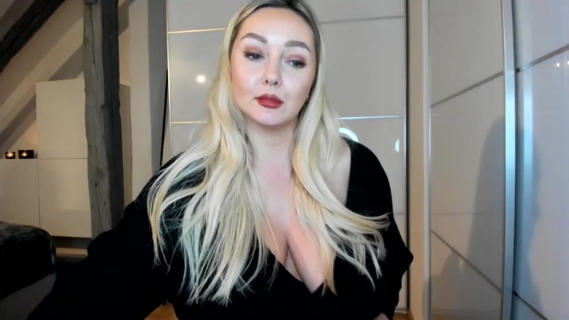 Gallery image thumbnail from Mi_Ha's myfreecams stream on, 11/11/2025, 21:27 image 13 of 20