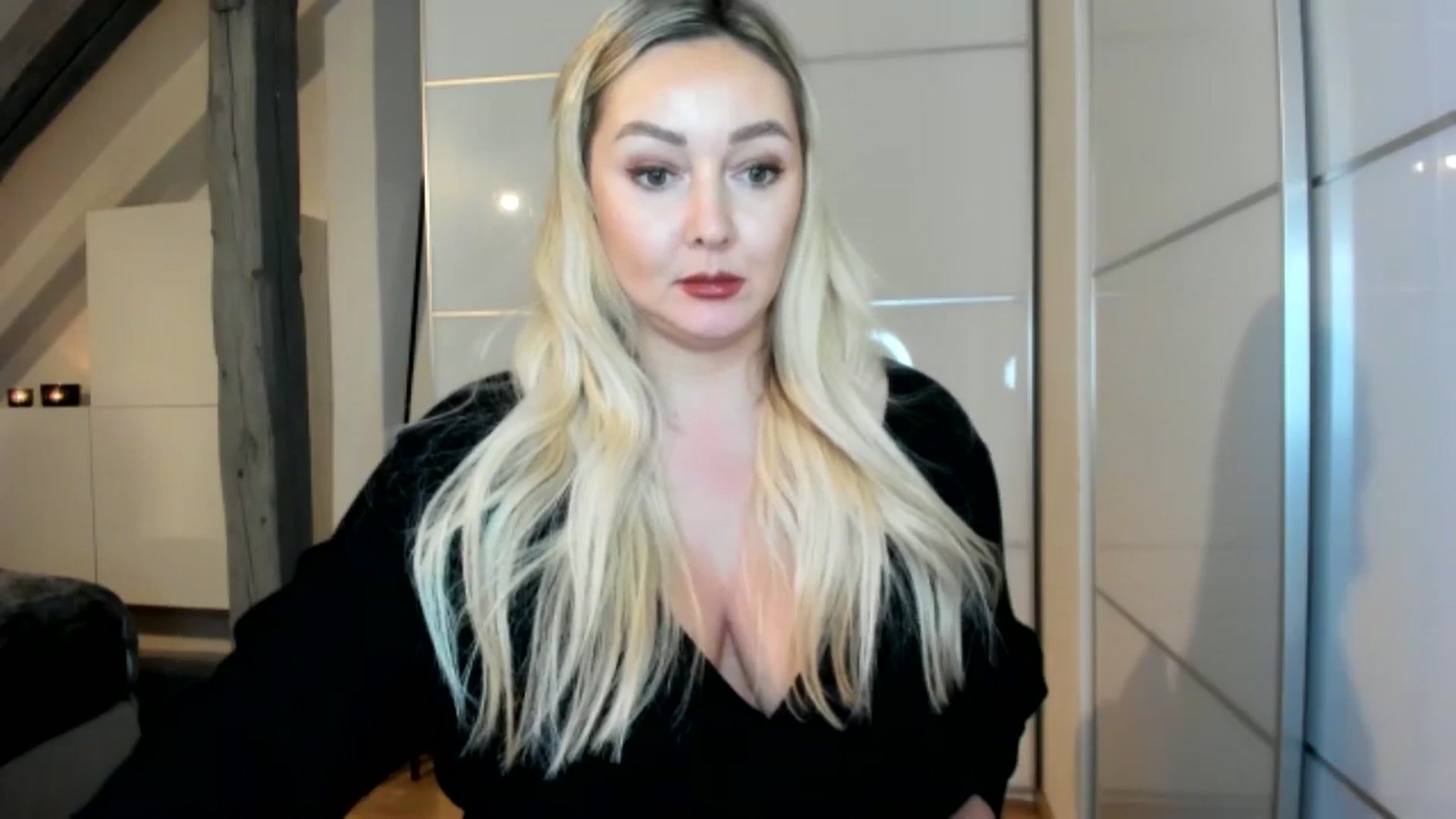 Gallery image thumbnail from Mi_Ha's myfreecams stream on, 11/11/2025, 21:27 image 6 of 20