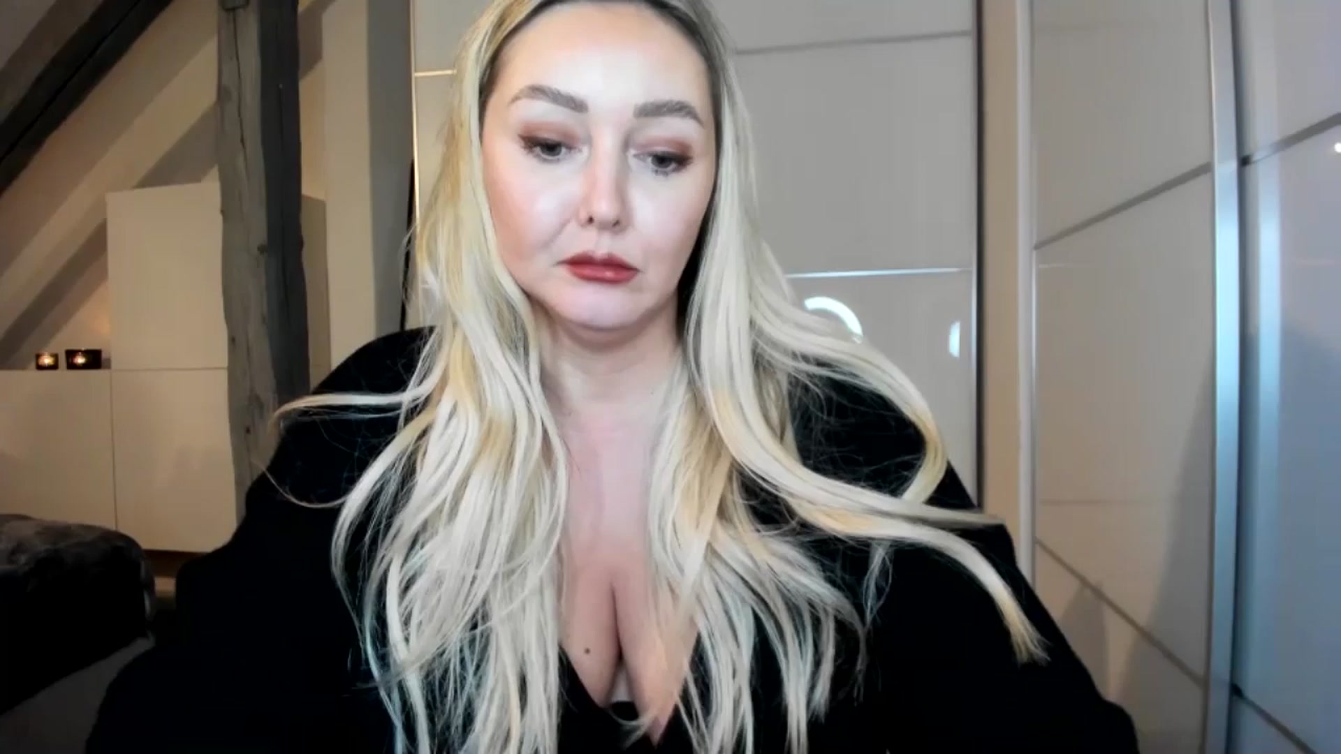 Gallery image thumbnail from Mi_Ha's myfreecams stream on, 11/11/2025, 22:28 image 7 of 20