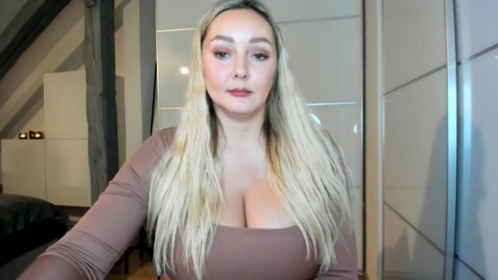 Gallery image thumbnail from Mi_Ha's myfreecams stream on, 11/13/2025, 15:53 image 16 of 20