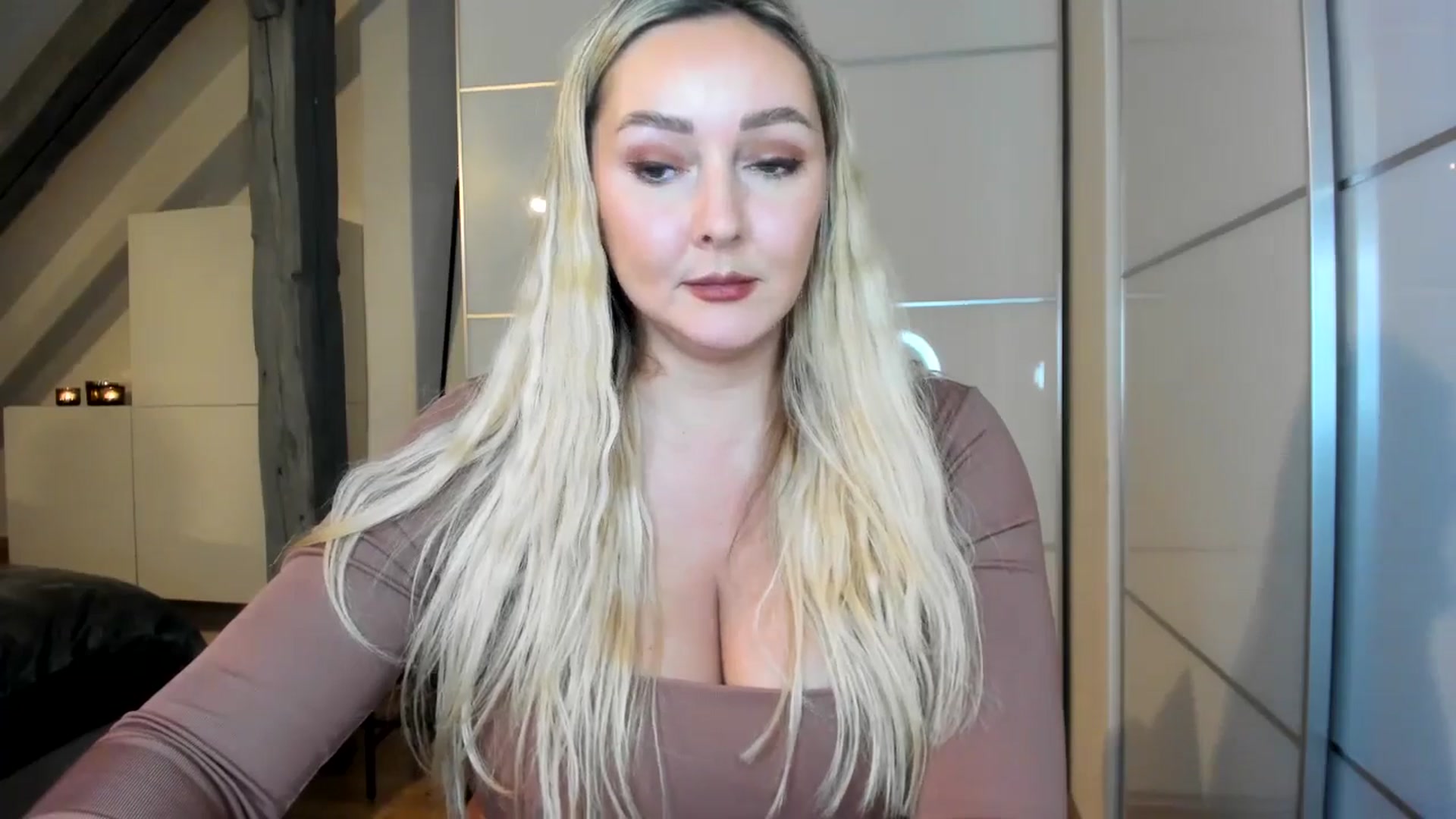 Gallery image thumbnail from Mi_Ha's myfreecams stream on, 11/13/2025, 15:53 image 13 of 20