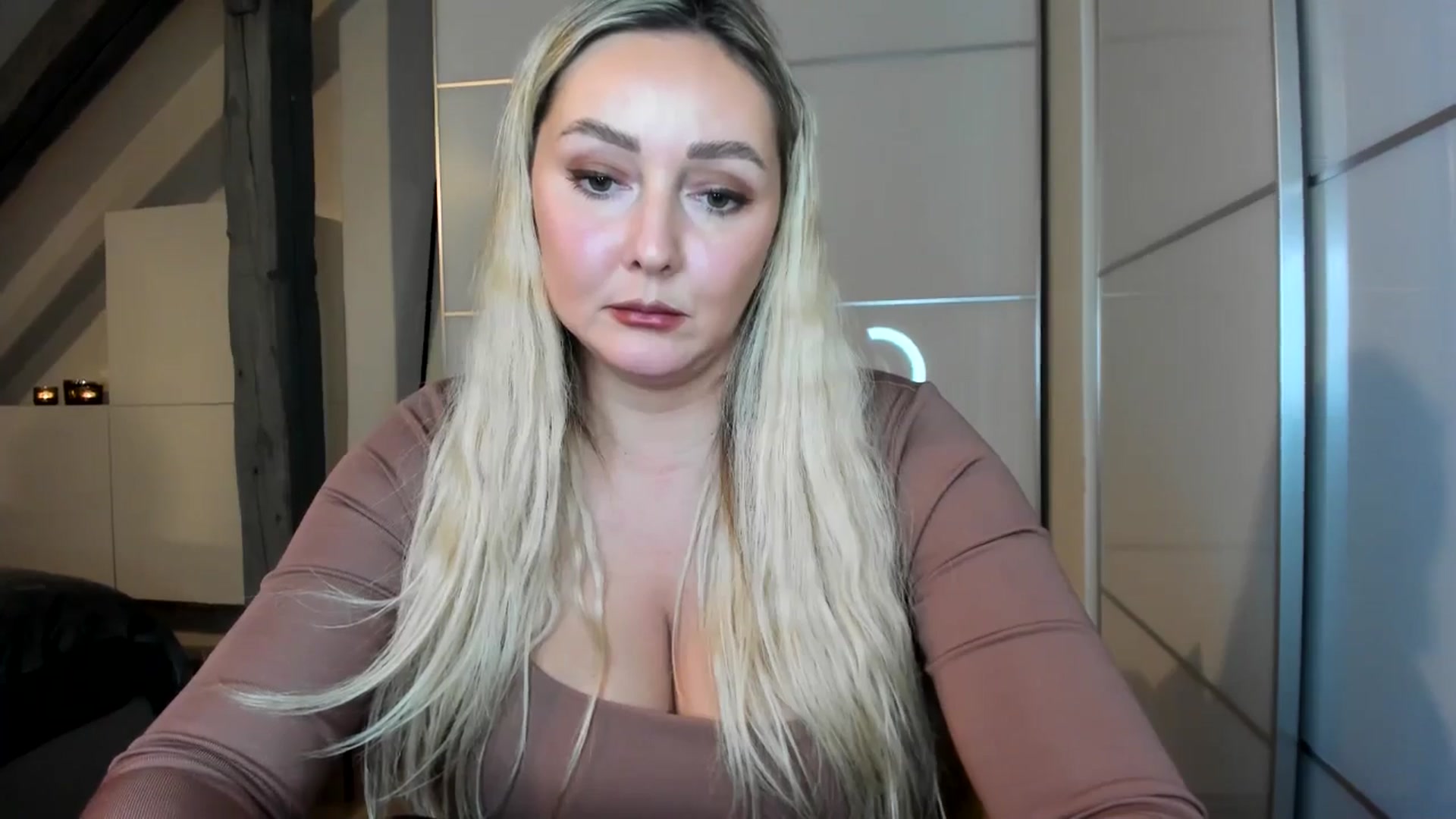 Gallery image thumbnail from Mi_Ha's myfreecams stream on, 11/13/2025, 16:34 image 8 of 20