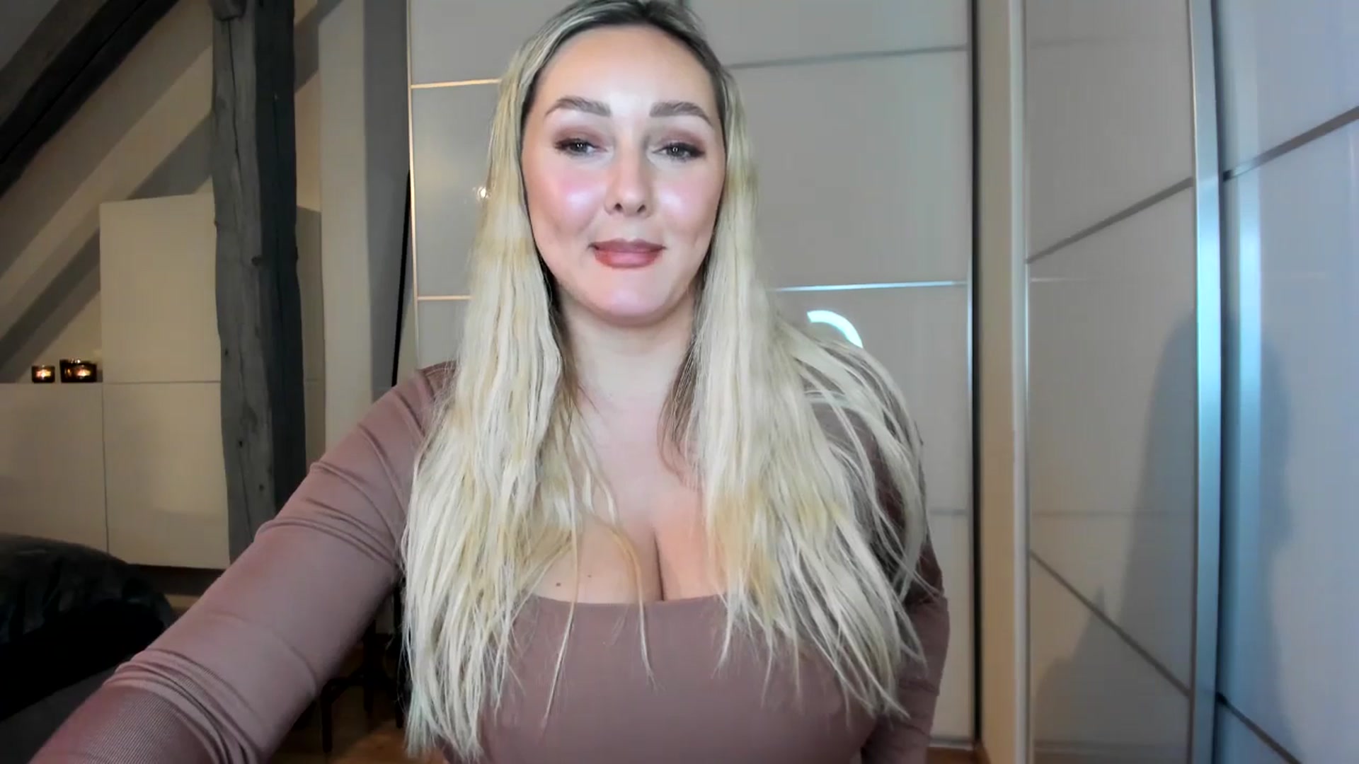 Gallery image thumbnail from Mi_Ha's myfreecams stream on, 11/13/2025, 16:34 image 17 of 20