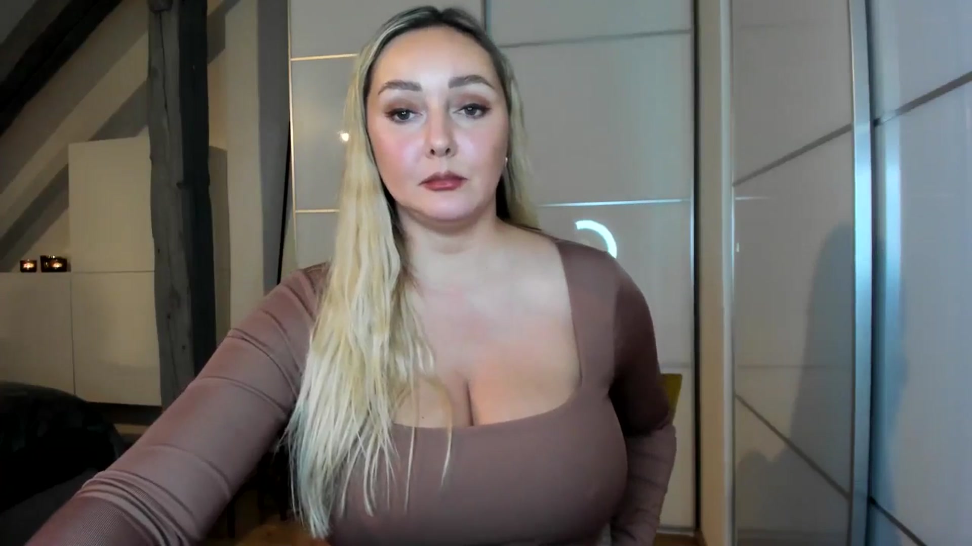 Gallery image thumbnail from Mi_Ha's myfreecams stream on, 11/13/2025, 16:34 image 14 of 20