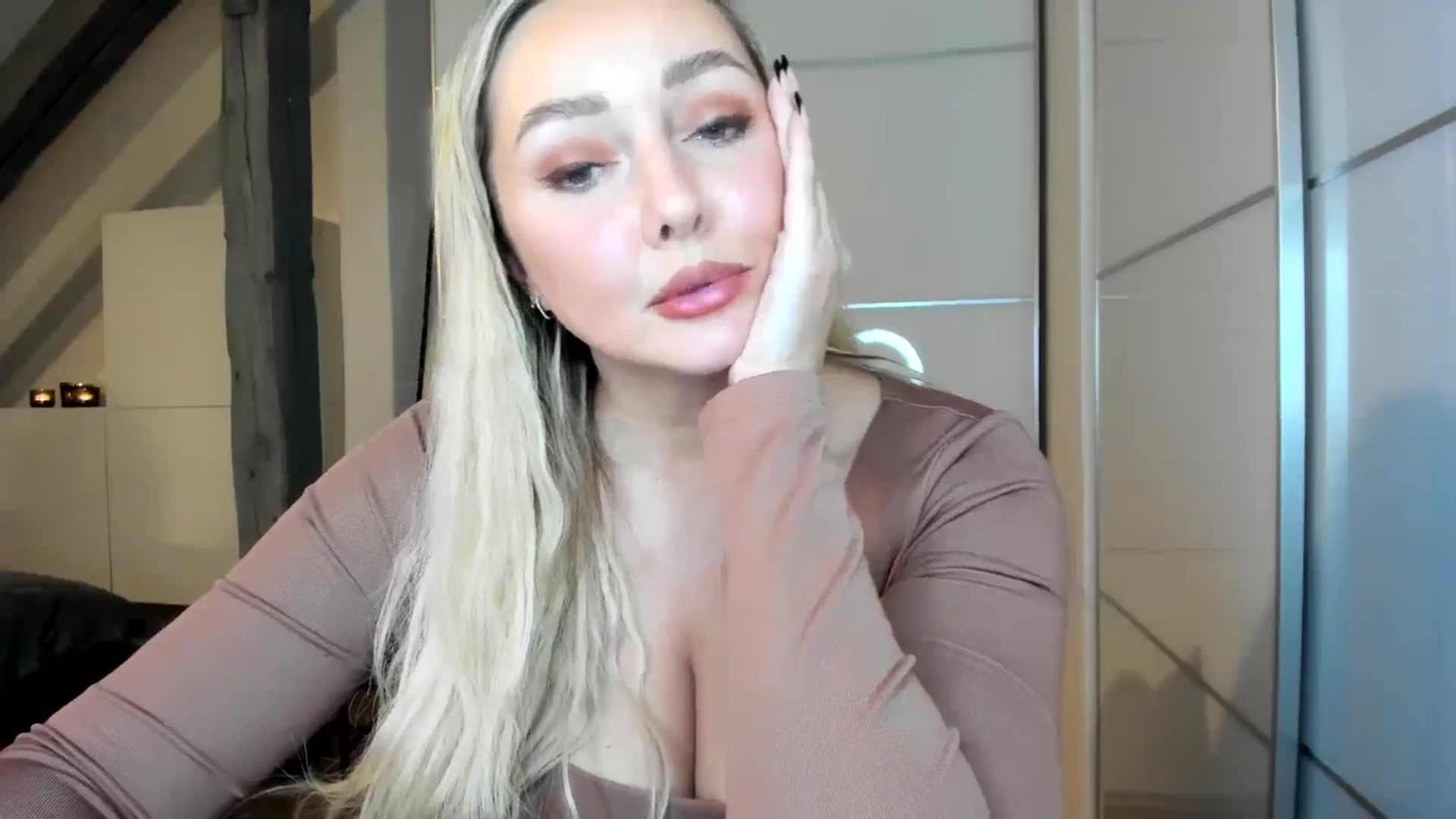 Gallery image thumbnail from Mi_Ha's myfreecams stream on, 11/13/2025, 16:34 image 13 of 20