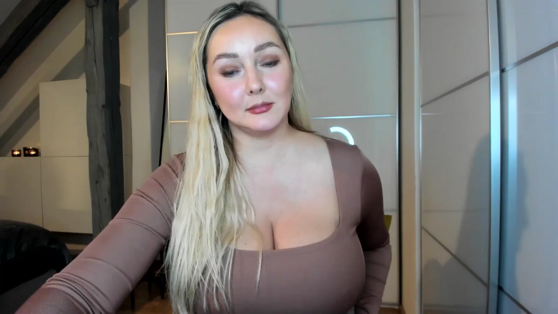 Gallery image thumbnail from Mi_Ha's myfreecams stream on, 11/13/2025, 16:34 image 15 of 20