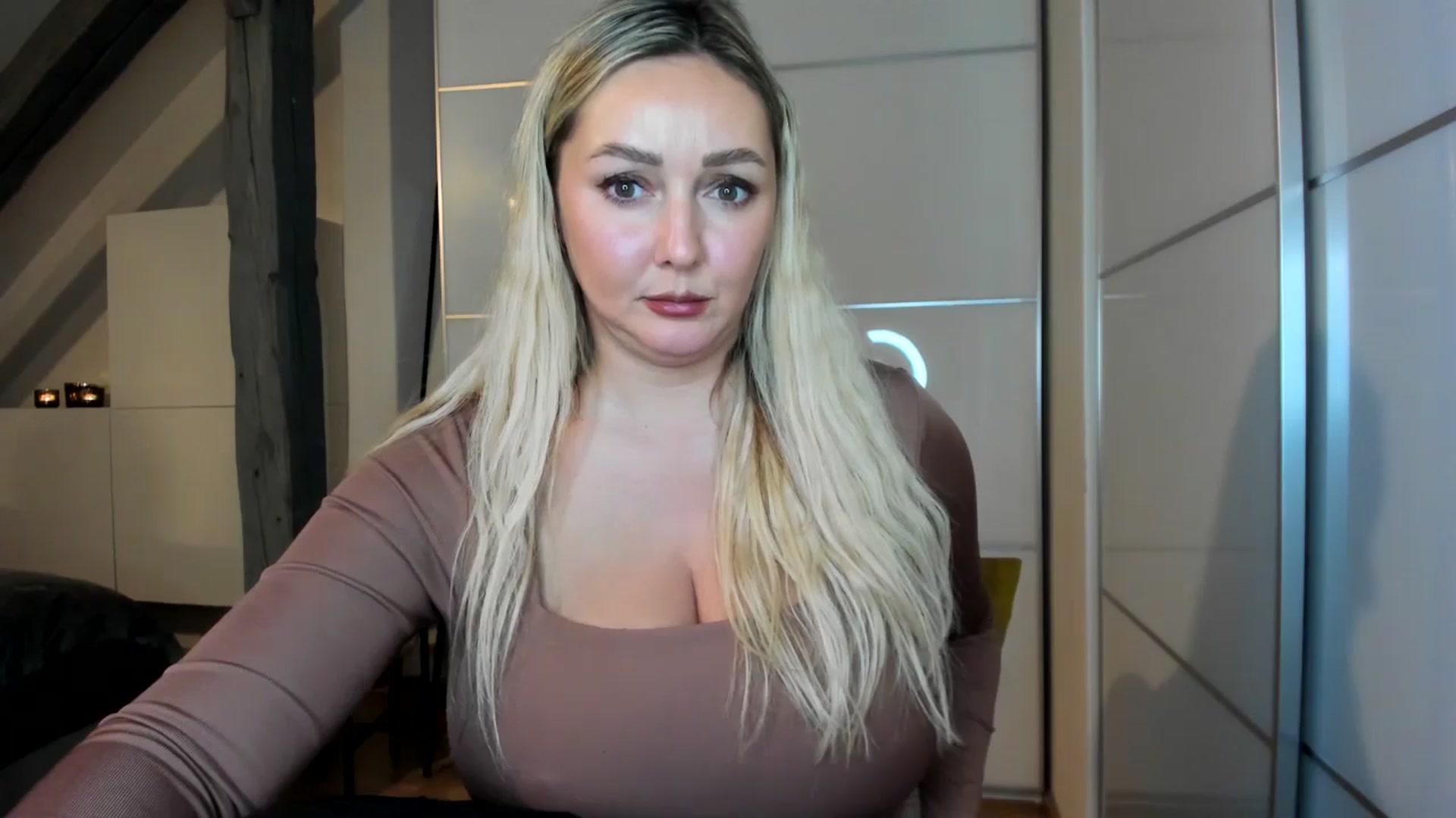 Gallery image thumbnail from Mi_Ha's myfreecams stream on, 11/13/2025, 16:34 image 4 of 20