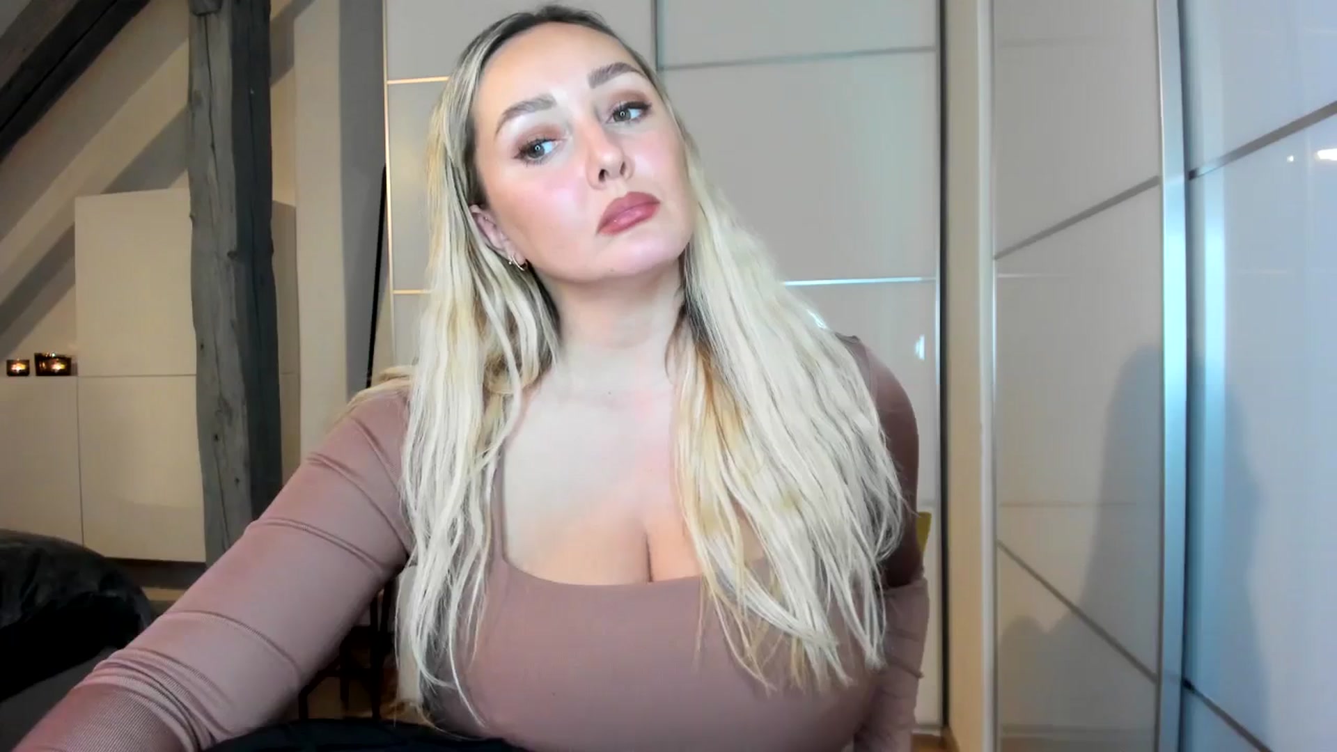 Gallery image thumbnail from Mi_Ha's myfreecams stream on, 11/13/2025, 16:34 image 3 of 20