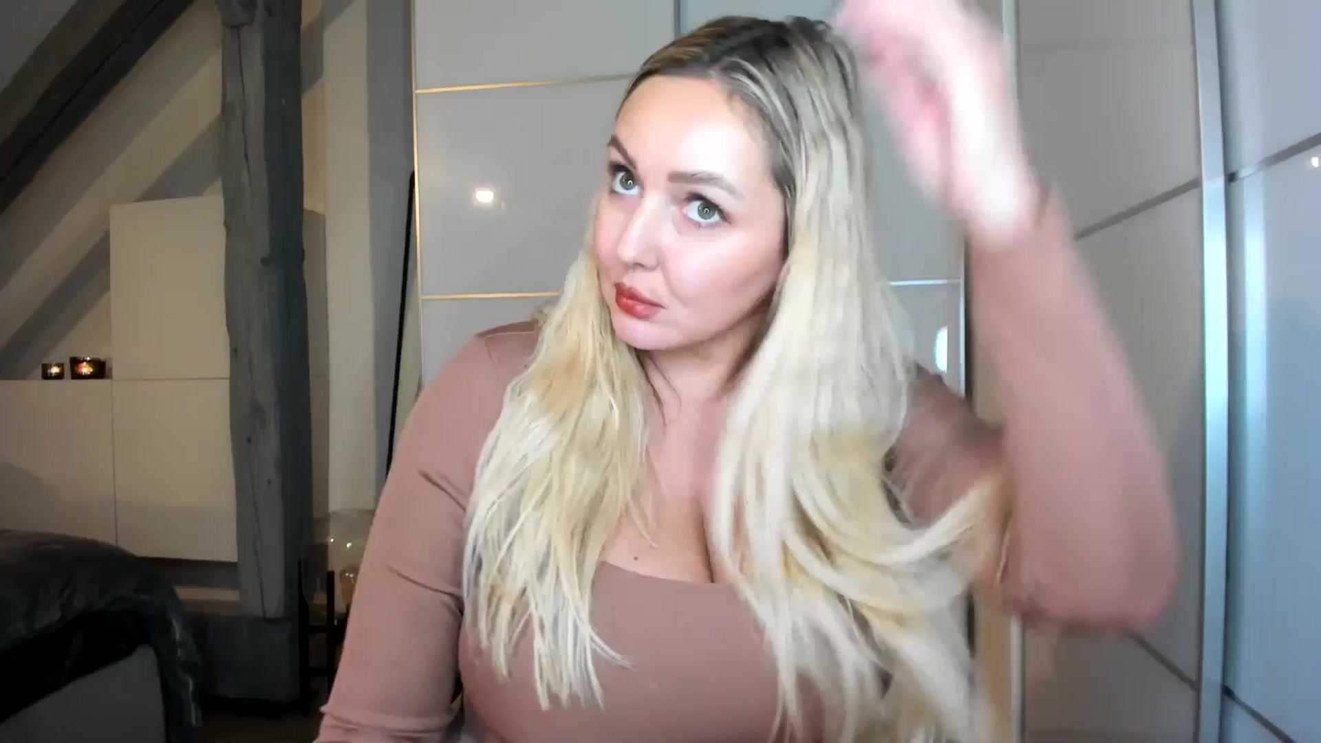 Gallery image thumbnail from Mi_Ha's myfreecams stream on, 11/13/2025, 22:04 image 1 of 20