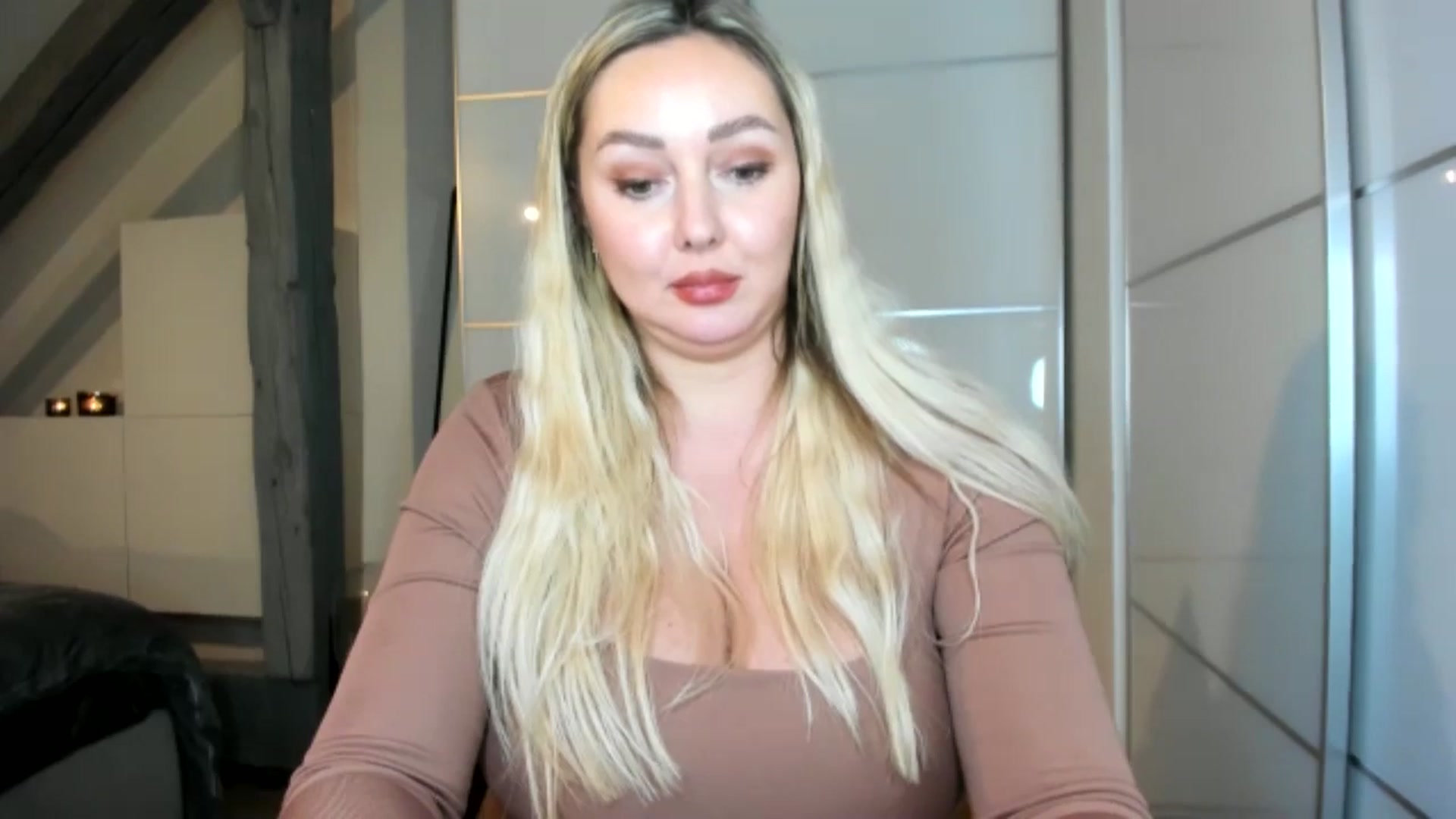 Gallery image thumbnail from Mi_Ha's myfreecams stream on, 11/13/2025, 22:04 image 7 of 20