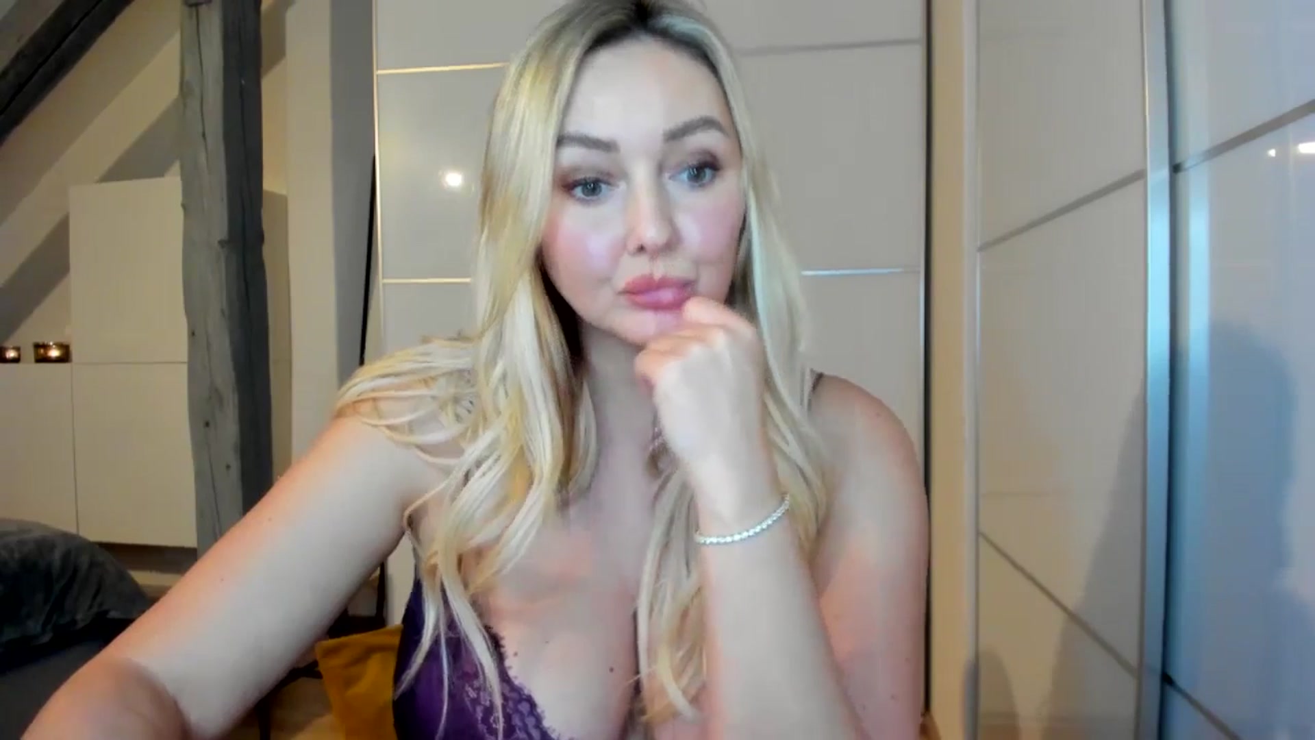 Gallery image thumbnail from Mi_Ha's myfreecams stream on, 11/14/2025, 18:01 image 13 of 20