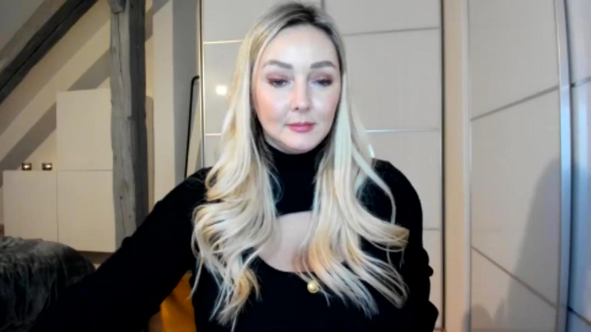 Gallery image thumbnail from Mi_Ha's myfreecams stream on, 11/17/2025, 16:40 image 6 of 20