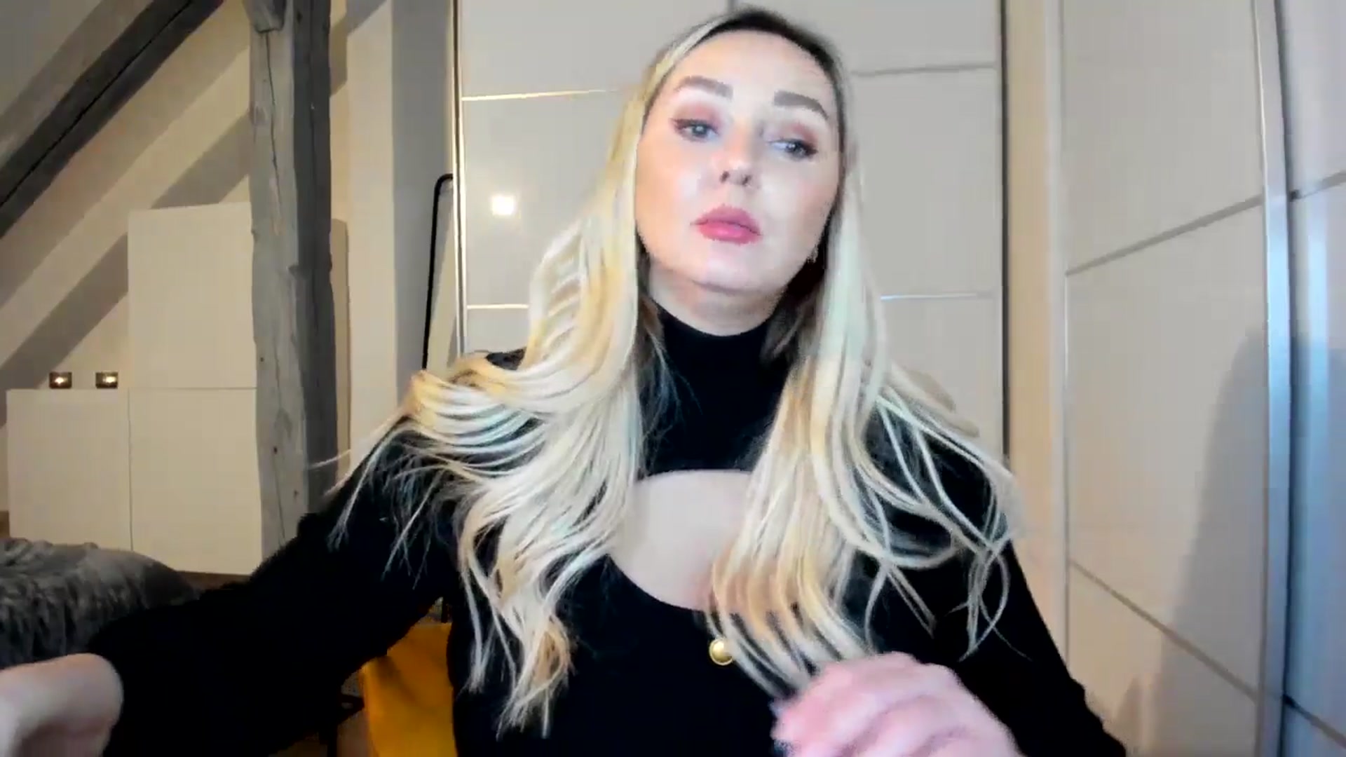 Gallery image thumbnail from Mi_Ha's myfreecams stream on, 11/17/2025, 16:40 image 16 of 20