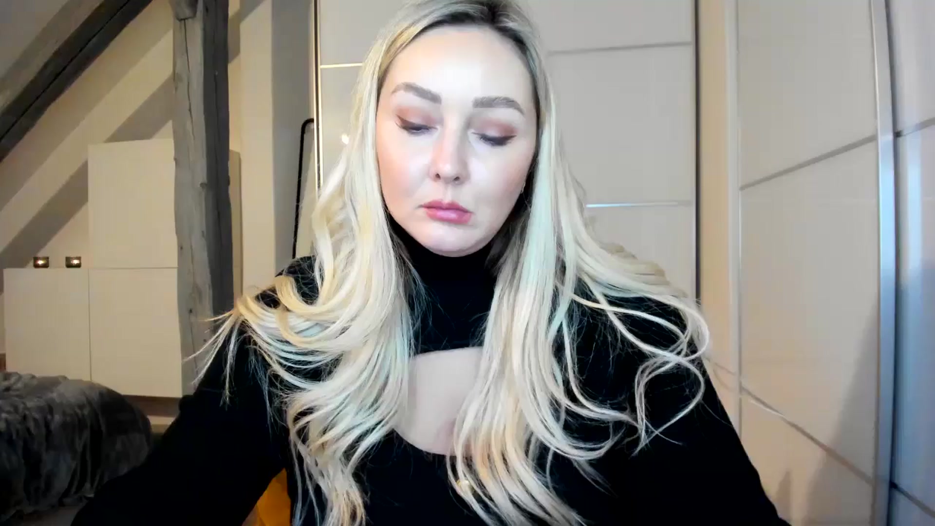 Gallery image thumbnail from Mi_Ha's myfreecams stream on, 11/17/2025, 16:40 image 17 of 20