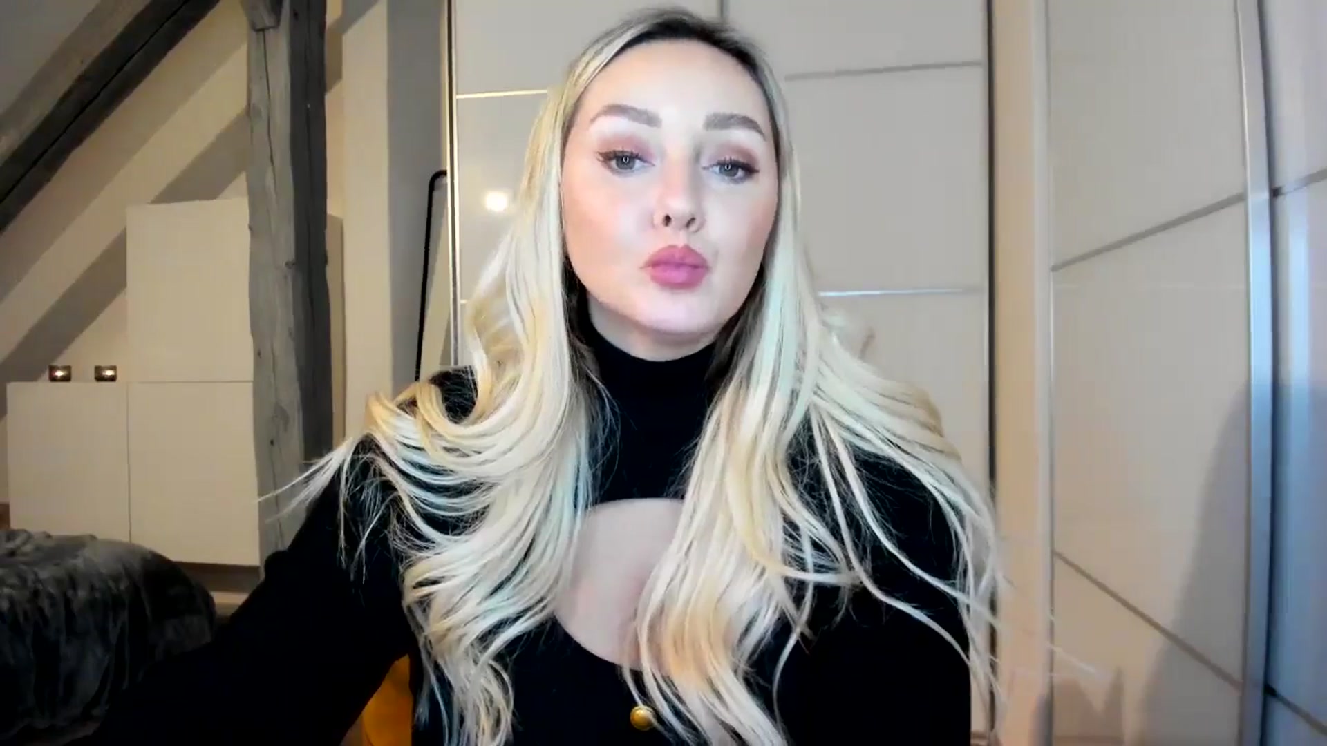 Gallery image thumbnail from Mi_Ha's myfreecams stream on, 11/17/2025, 16:40 image 15 of 20