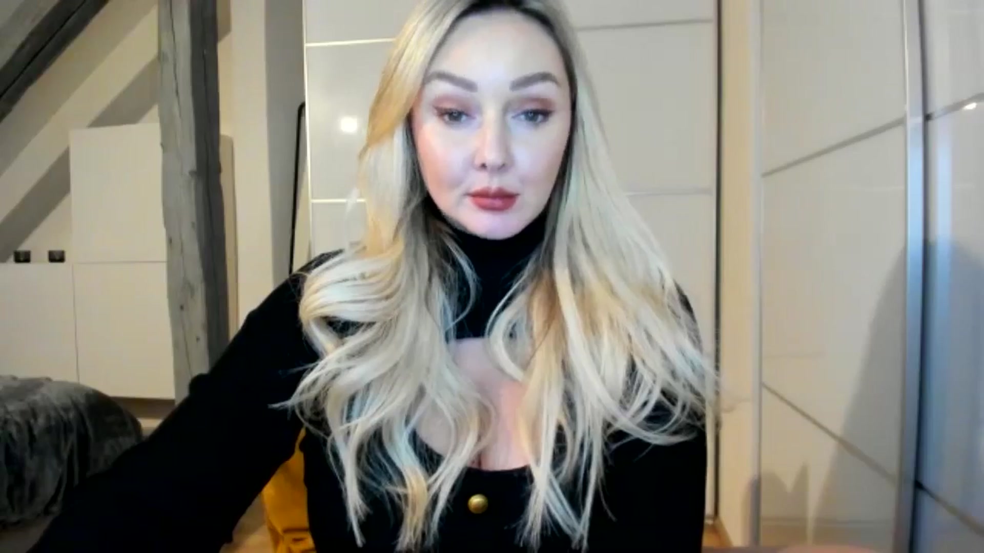Gallery image thumbnail from Mi_Ha's myfreecams stream on, 11/17/2025, 21:25 image 8 of 20