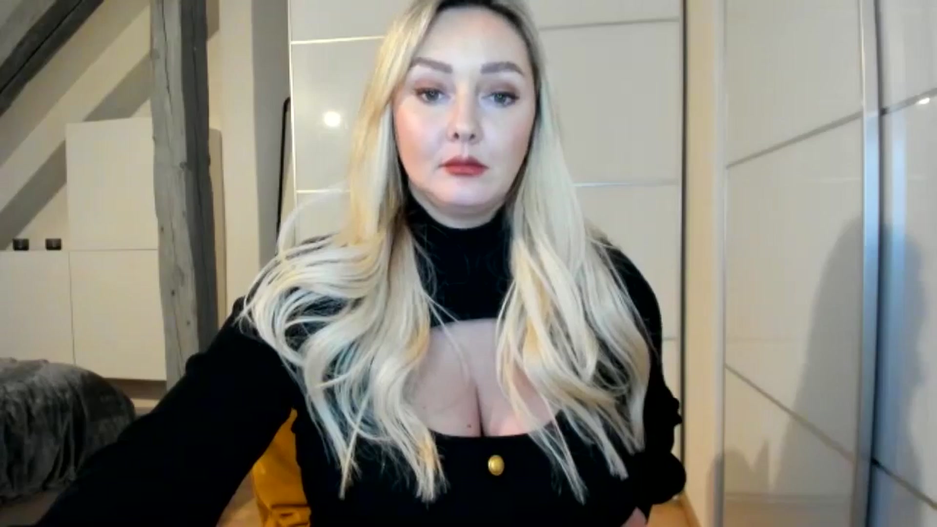 Gallery image thumbnail from Mi_Ha's myfreecams stream on, 11/17/2025, 21:25 image 12 of 20