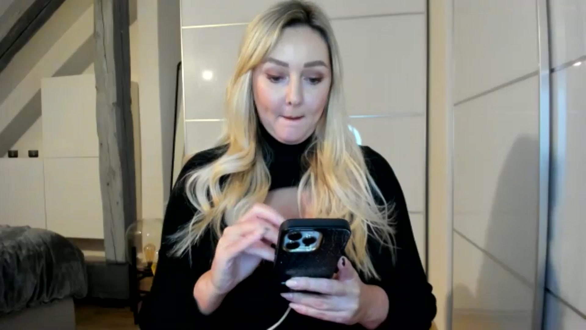 Gallery image thumbnail from Mi_Ha's myfreecams stream on, 11/17/2025, 21:25 image 18 of 20