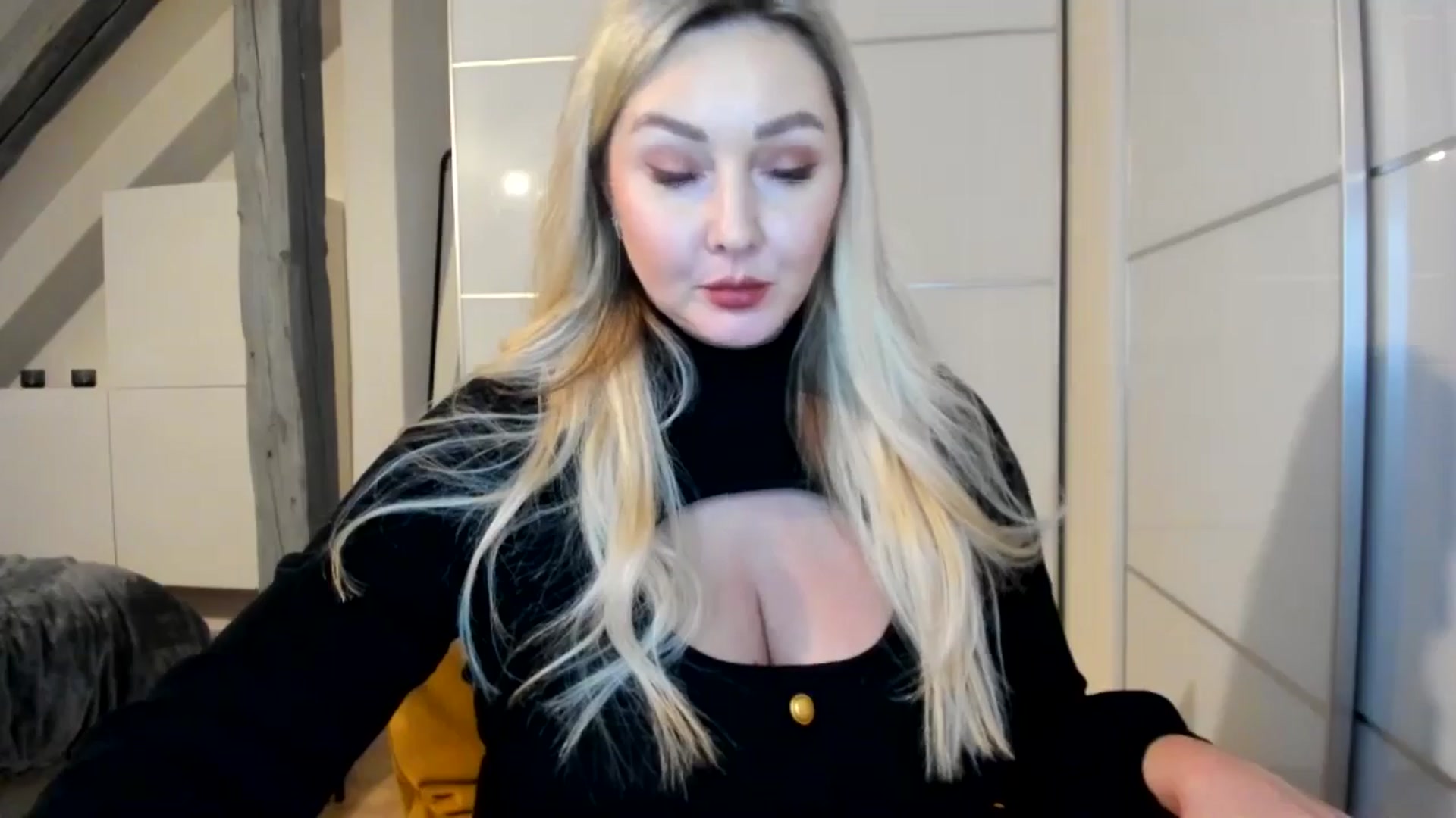 Gallery image thumbnail from Mi_Ha's myfreecams stream on, 11/17/2025, 21:25 image 5 of 20