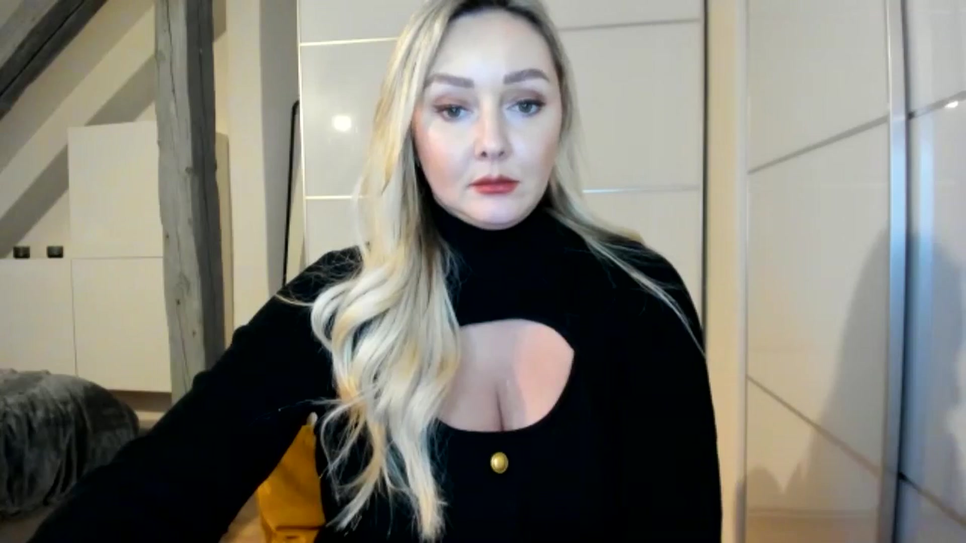Gallery image thumbnail from Mi_Ha's myfreecams stream on, 11/17/2025, 21:25 image 16 of 20