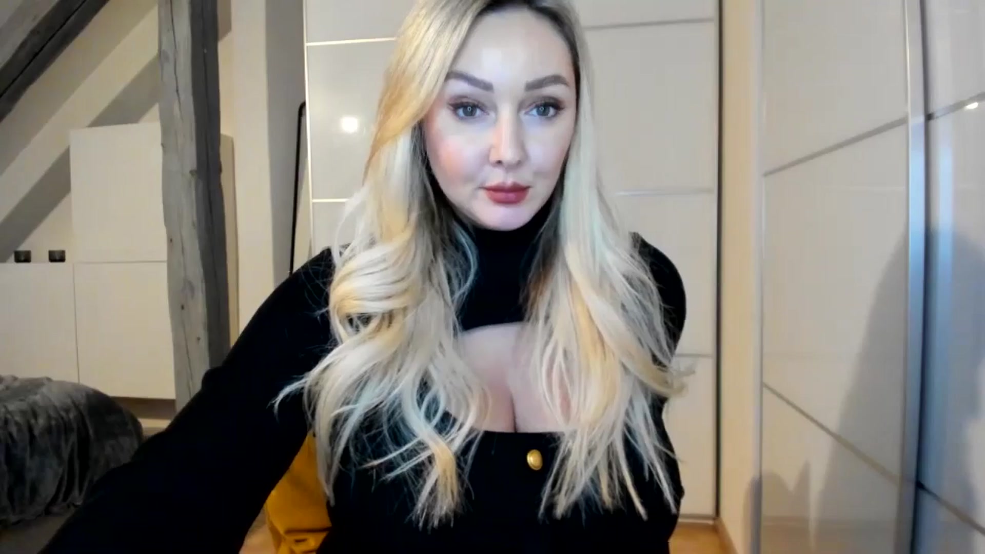 Gallery image thumbnail from Mi_Ha's myfreecams stream on, 11/17/2025, 21:25 image 6 of 20