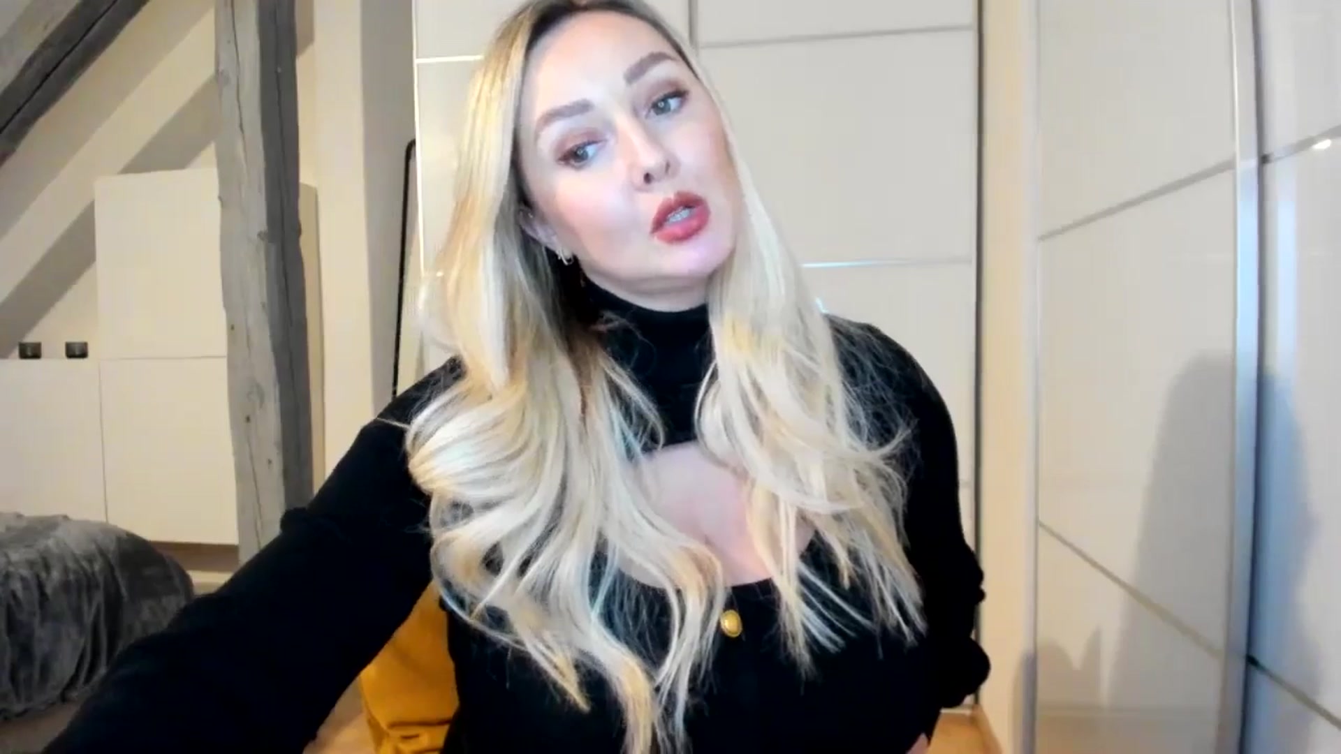 Gallery image thumbnail from Mi_Ha's myfreecams stream on, 11/17/2025, 21:25 image 10 of 20
