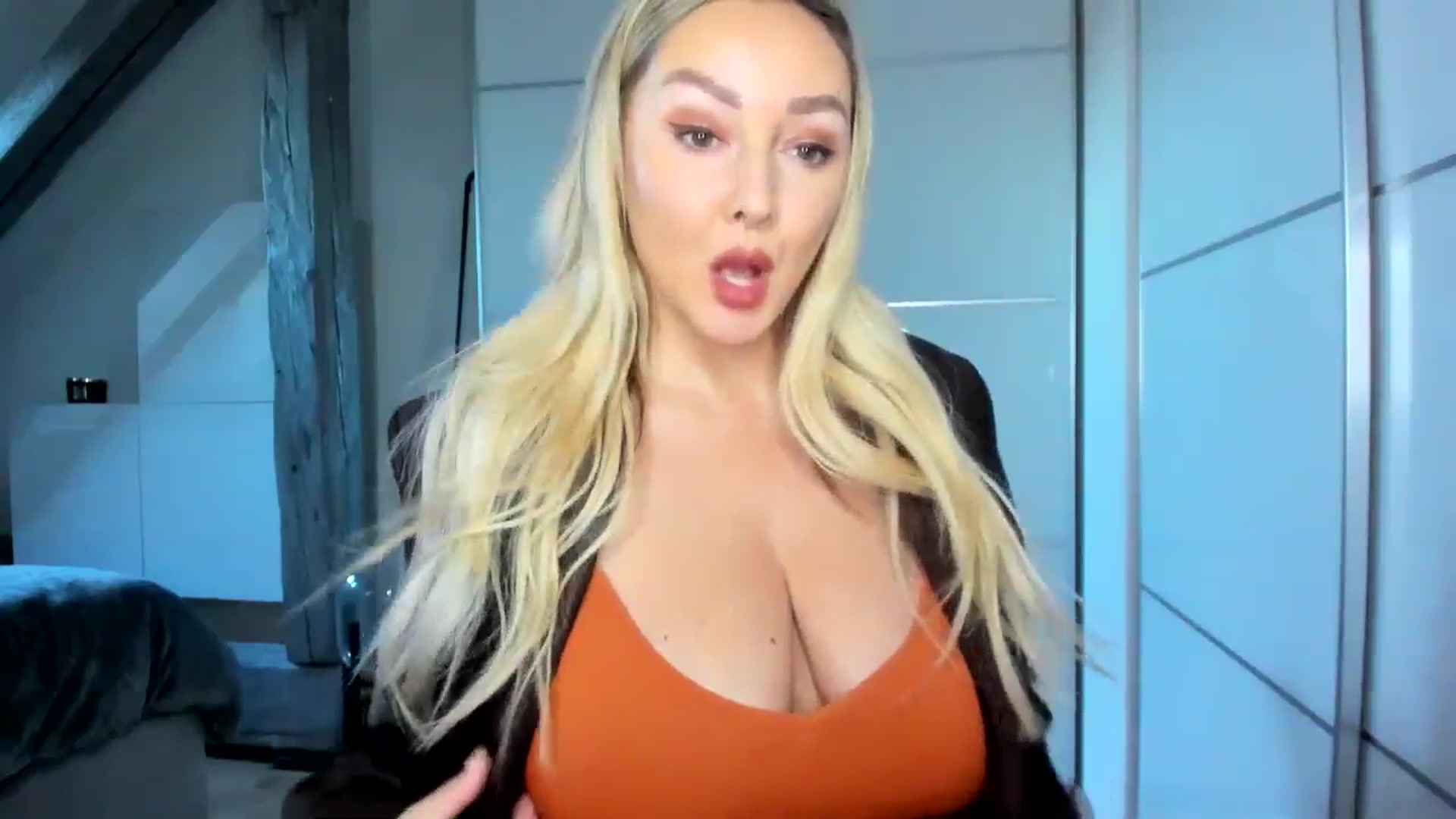 Gallery image thumbnail from Mi_Ha's myfreecams stream on, 11/19/2025, 14:35 image 7 of 20