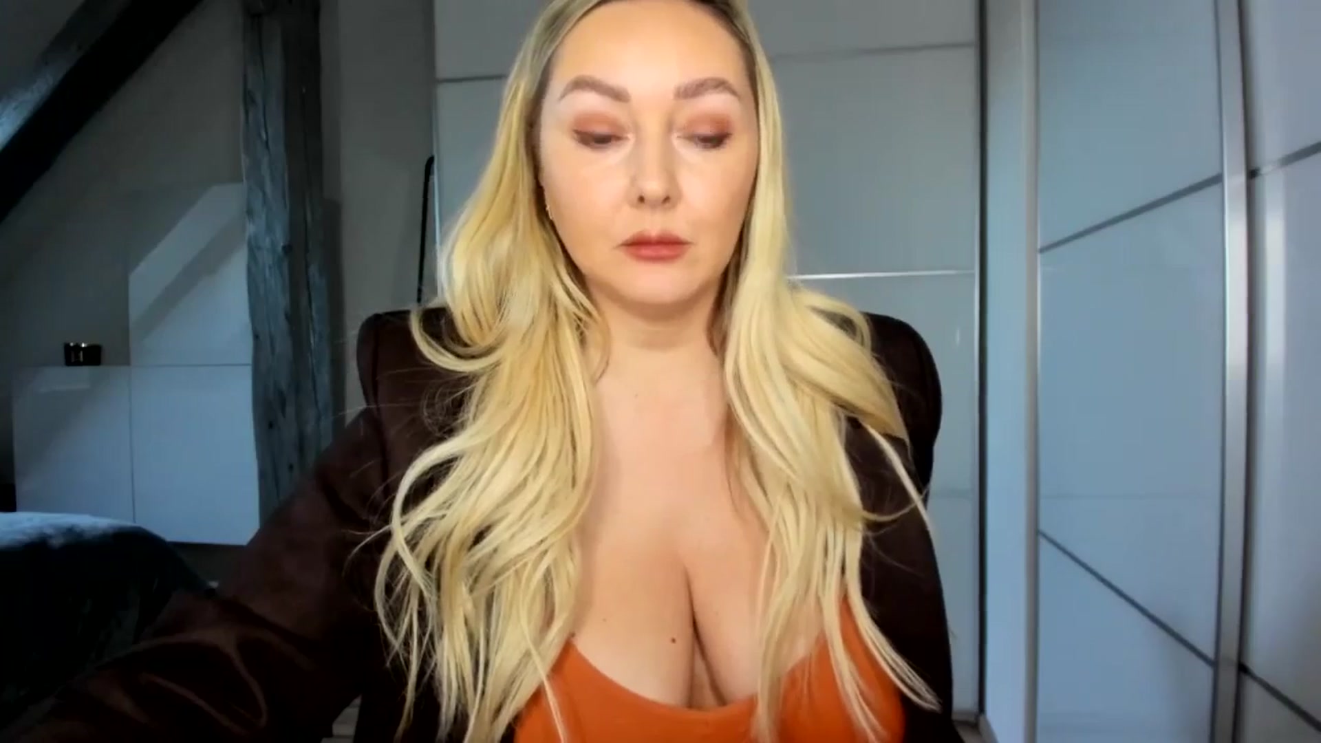 Gallery image thumbnail from Mi_Ha's myfreecams stream on, 11/19/2025, 16:13 image 2 of 20