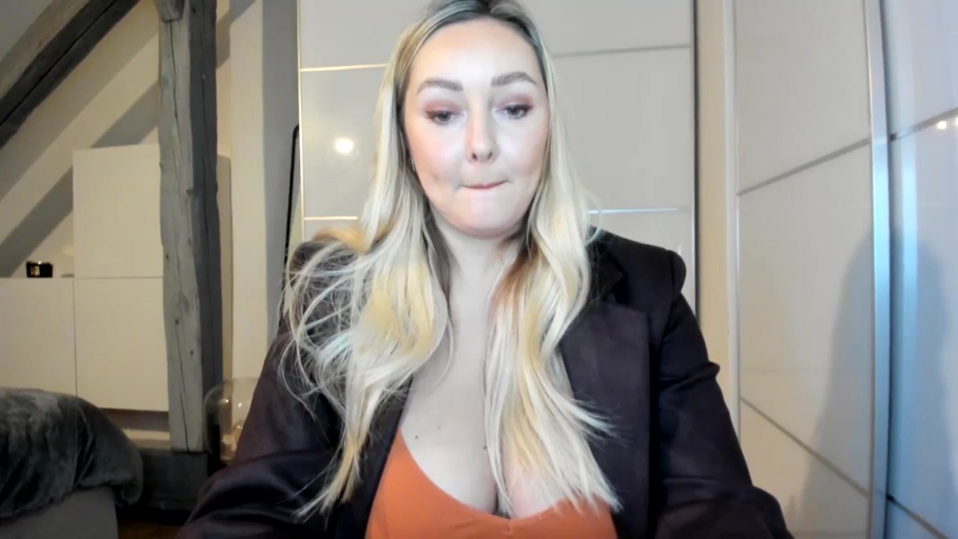 Gallery image thumbnail from Mi_Ha's myfreecams stream on, 11/19/2025, 16:13 image 15 of 20