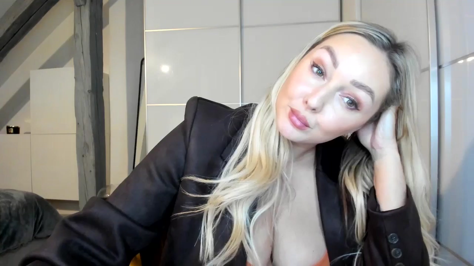 Gallery image thumbnail from Mi_Ha's myfreecams stream on, 11/19/2025, 16:56 image 19 of 20
