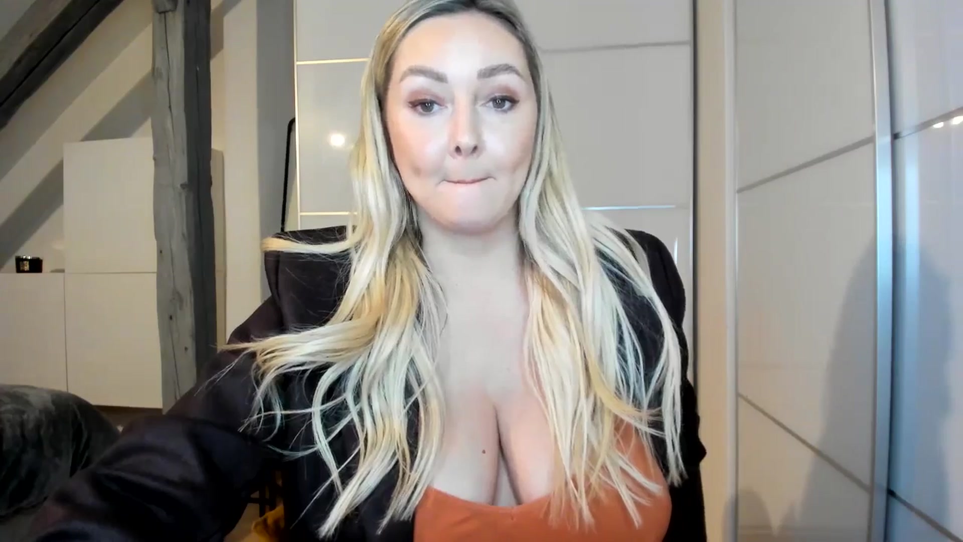 Gallery image thumbnail from Mi_Ha's myfreecams stream on, 11/19/2025, 16:56 image 7 of 20