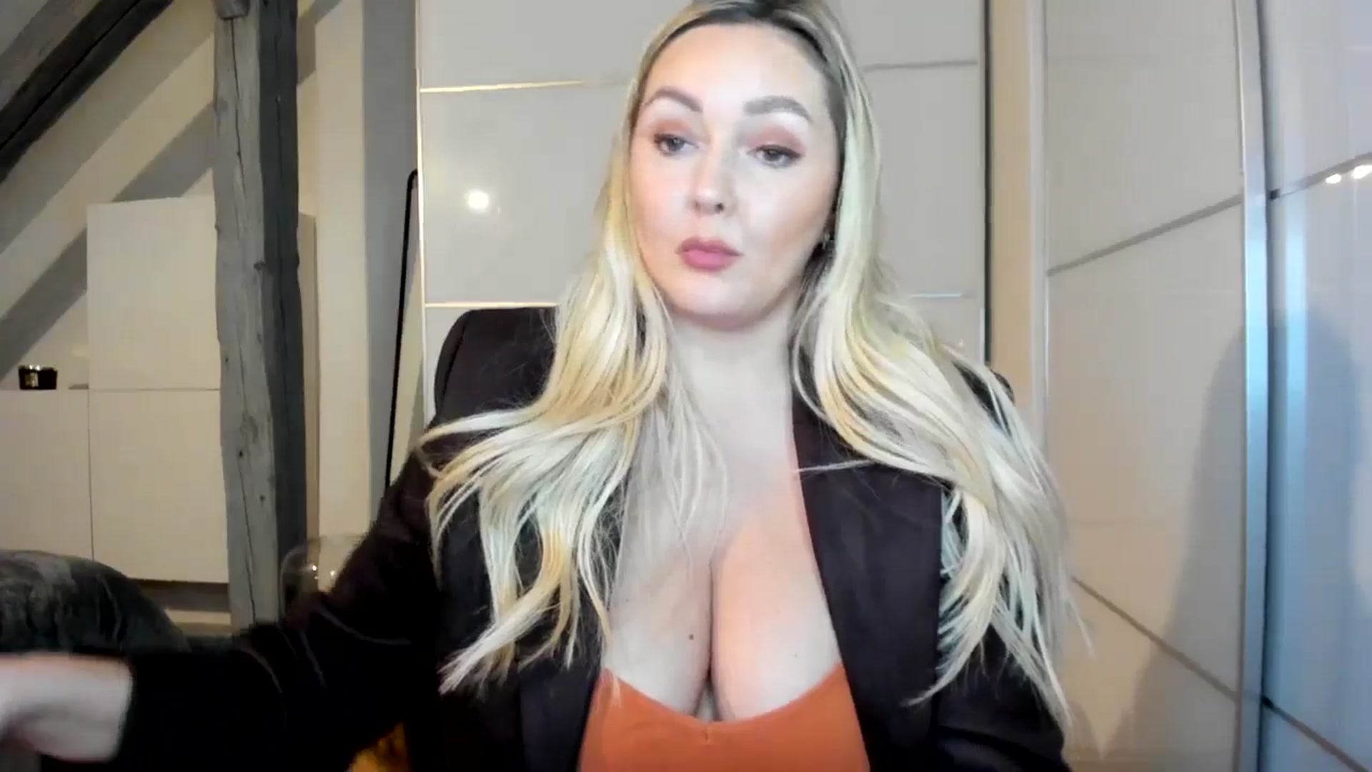 Gallery image thumbnail from Mi_Ha's myfreecams stream on, 11/19/2025, 16:56 image 17 of 20