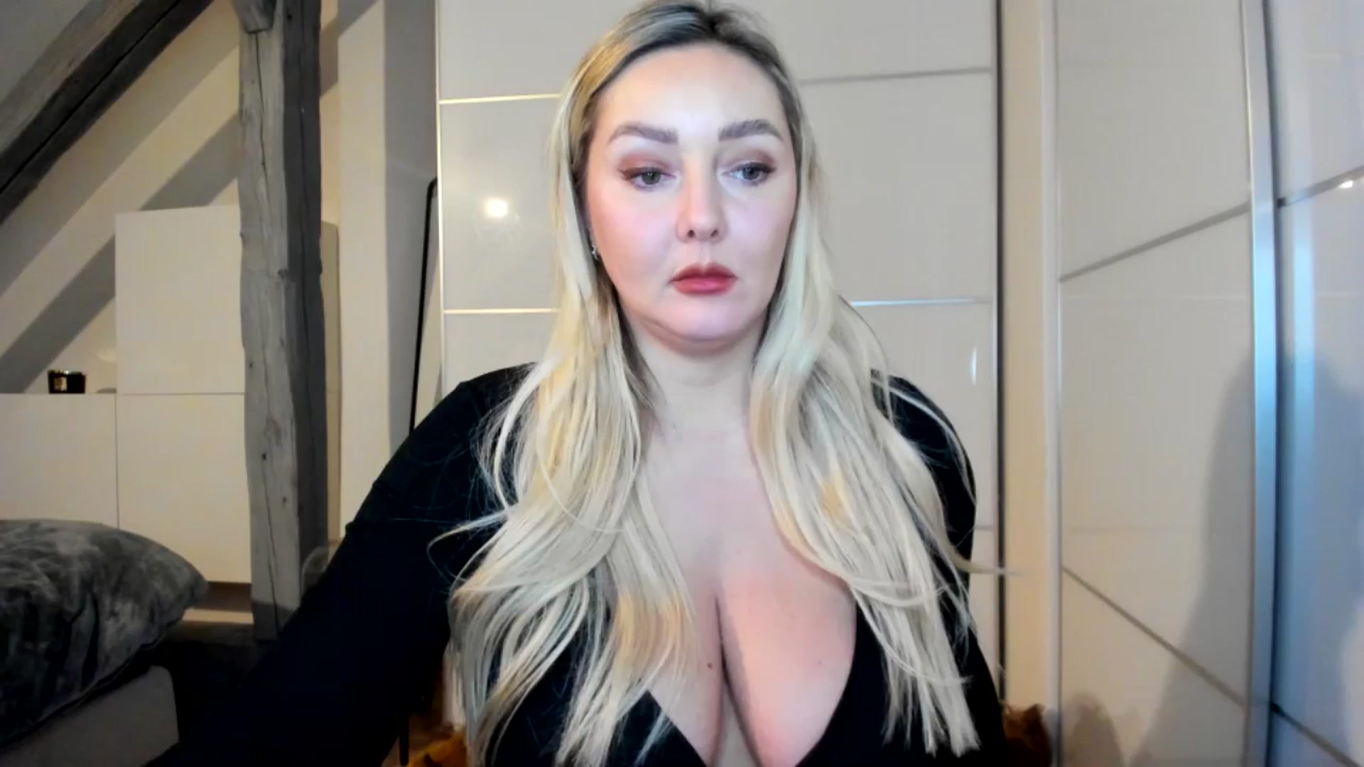 Gallery image thumbnail from Mi_Ha's myfreecams stream on, 11/20/2025, 21:59 image 4 of 20