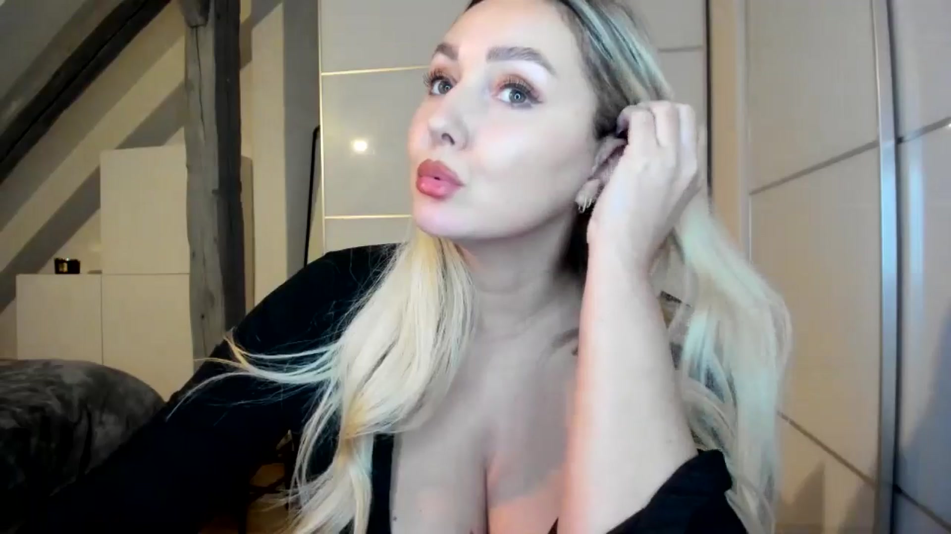Gallery image thumbnail from Mi_Ha's myfreecams stream on, 11/20/2025, 23:07 image 3 of 20