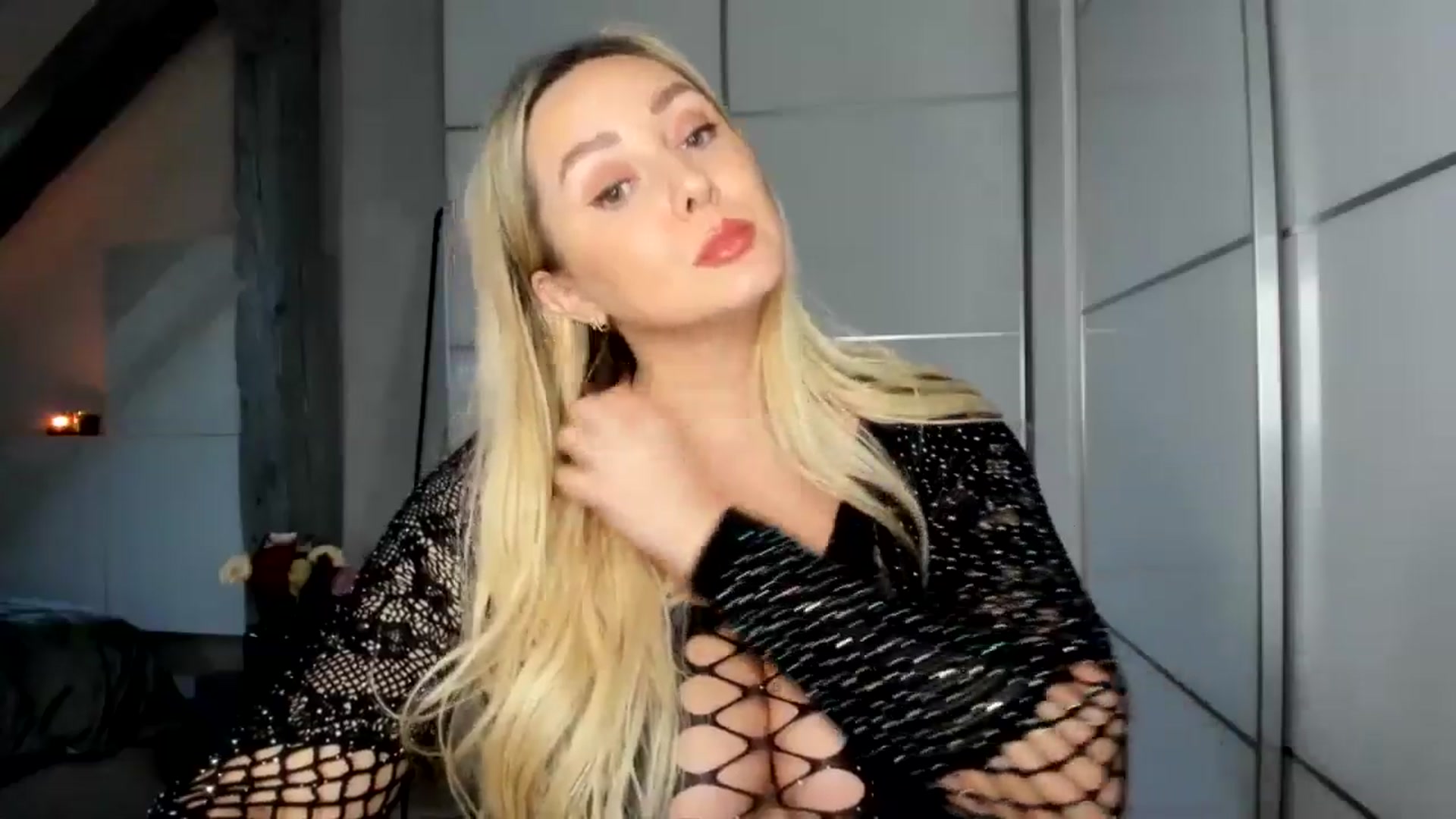 Gallery image thumbnail from Mi_Ha's myfreecams stream on, 11/22/2025, 16:43 image 6 of 20