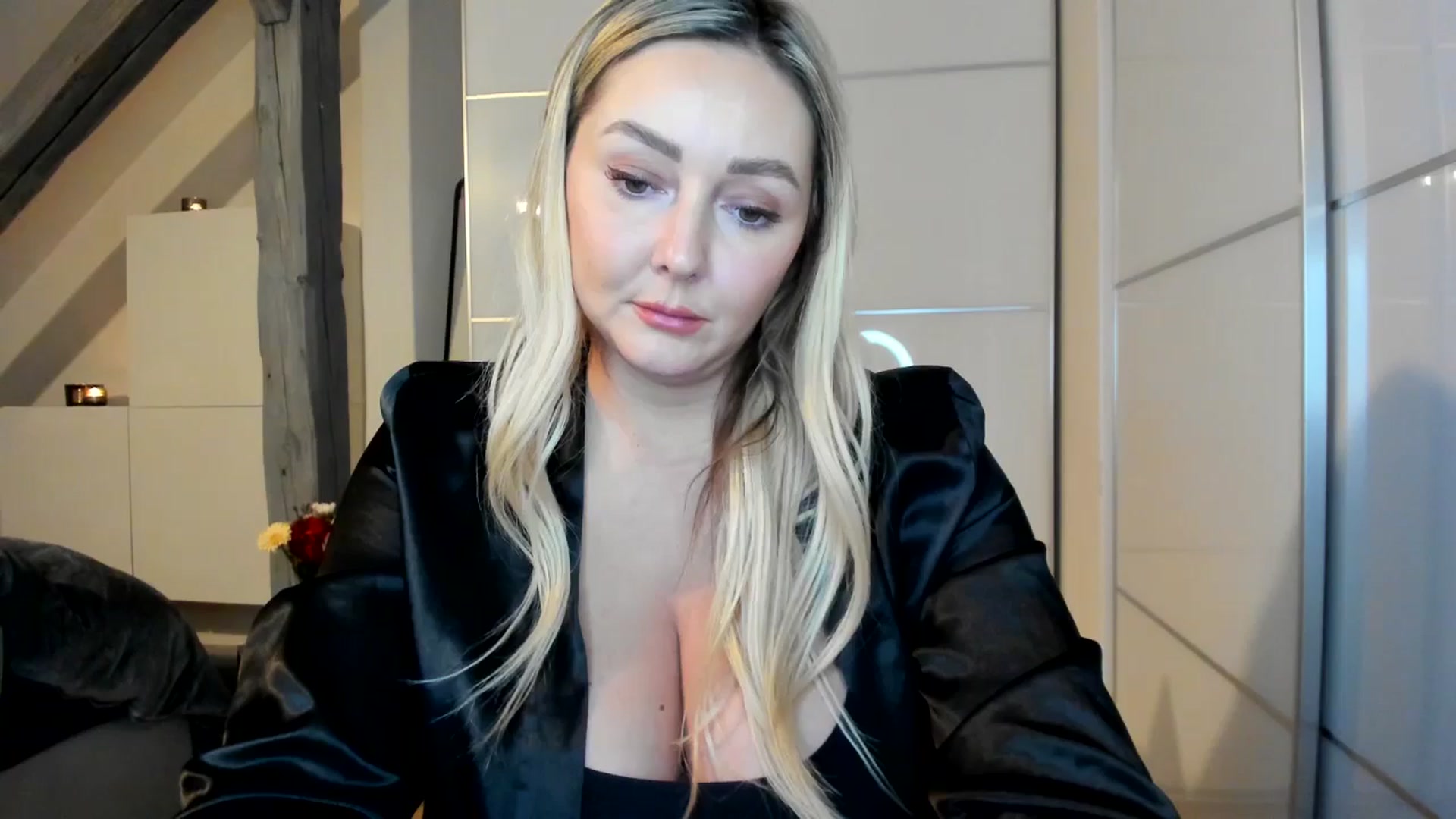 Gallery image thumbnail from Mi_Ha's myfreecams stream on, 11/23/2025, 17:08 image 14 of 20