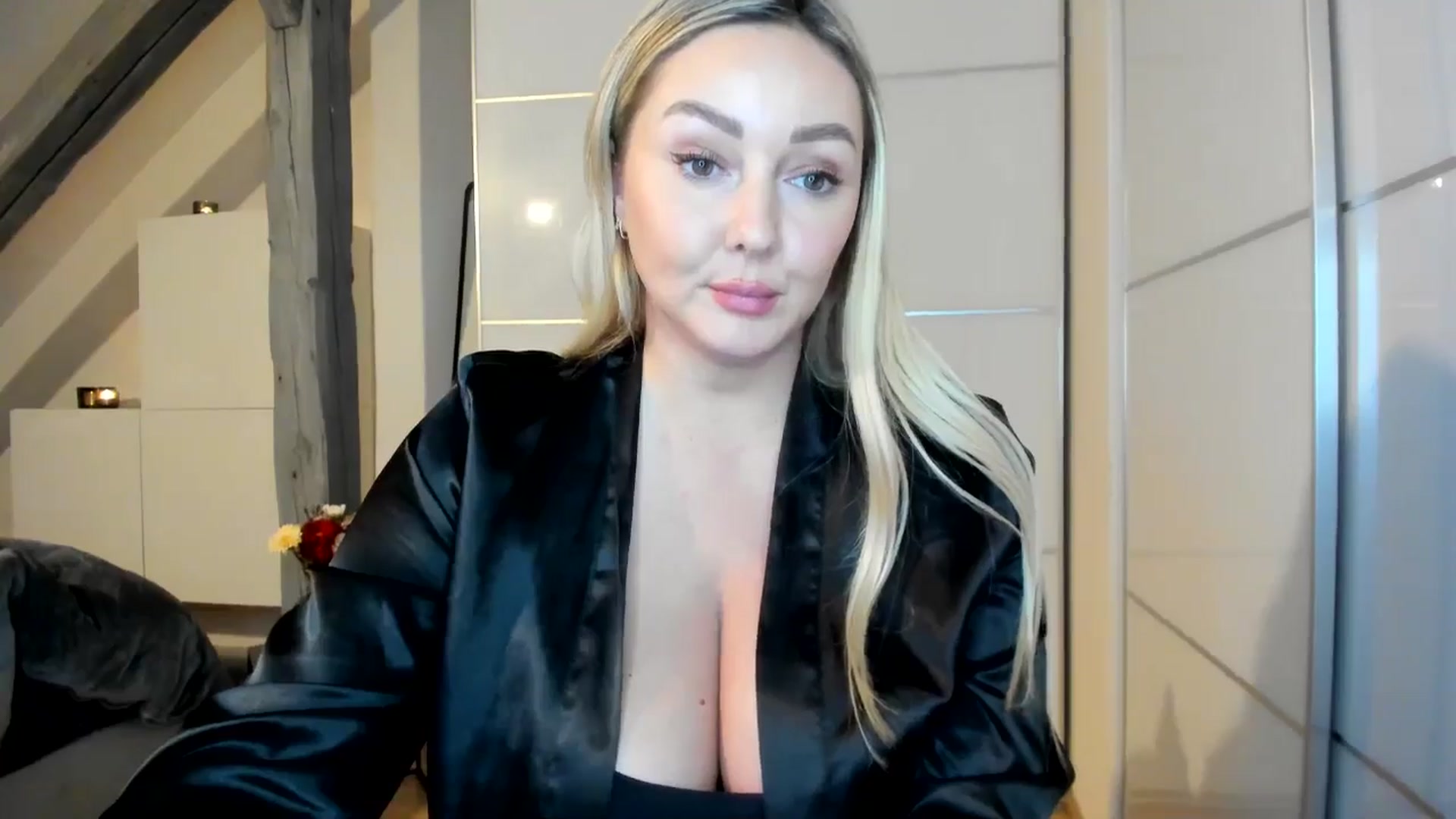 Gallery image thumbnail from Mi_Ha's myfreecams stream on, 11/23/2025, 17:08 image 16 of 20