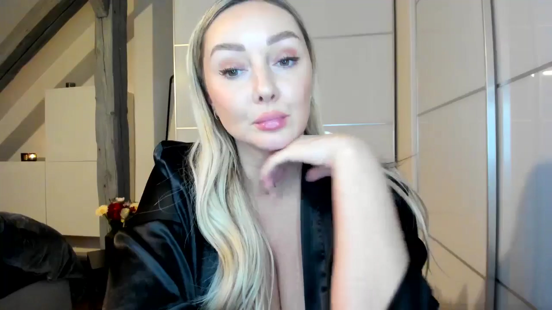 Gallery image thumbnail from Mi_Ha's myfreecams stream on, 11/23/2025, 18:13 image 8 of 20