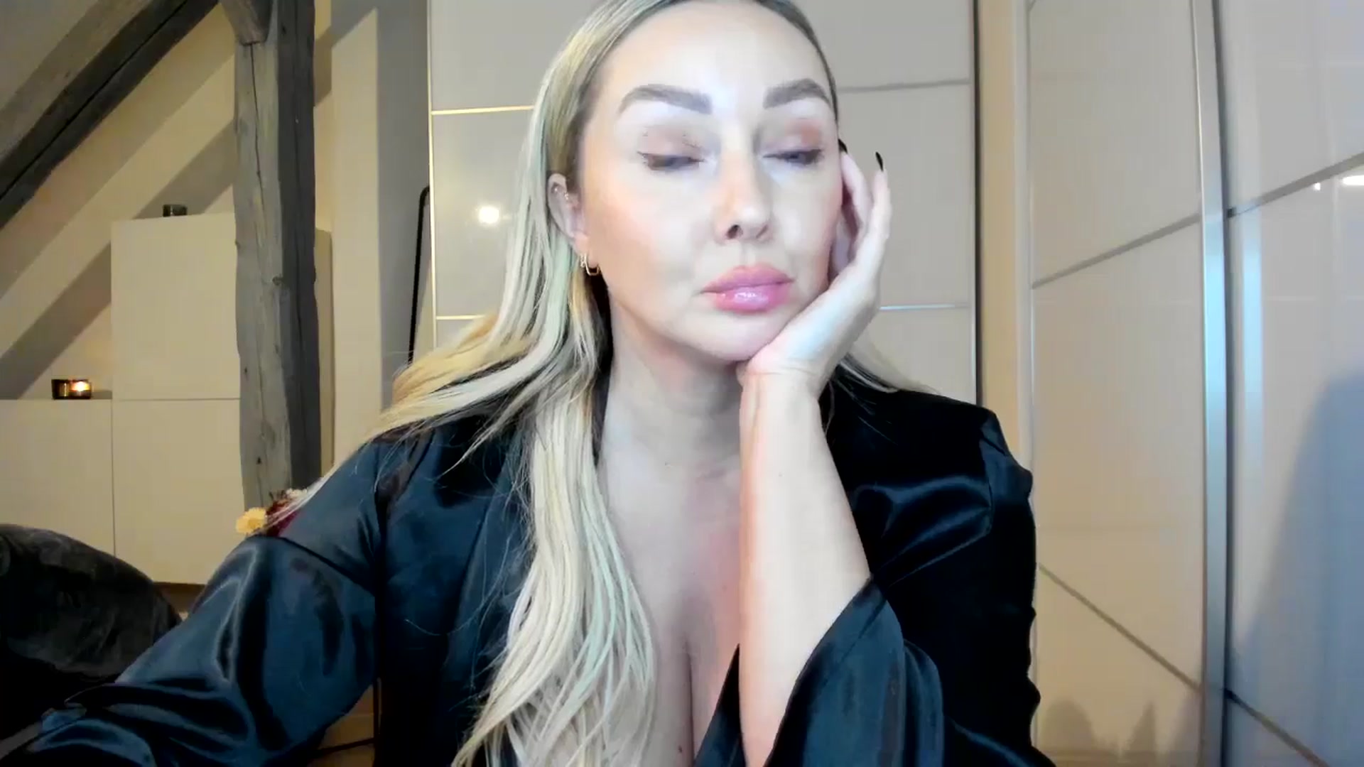 Gallery image thumbnail from Mi_Ha's myfreecams stream on, 11/23/2025, 18:13 image 5 of 20