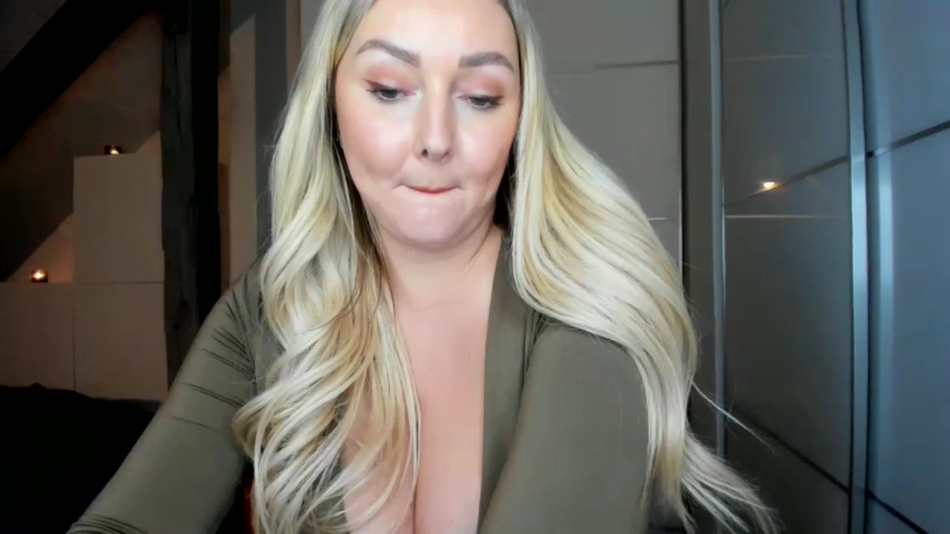 Gallery image thumbnail from Mi_Ha's myfreecams stream on, 11/25/2025, 08:23 image 14 of 20